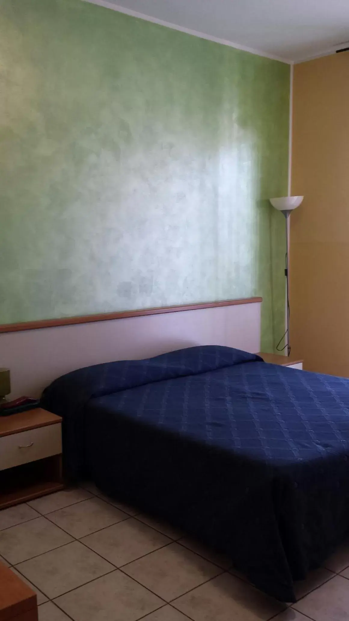 Triple Room in Hotel Frejus Triple Room in Hotel Frejus