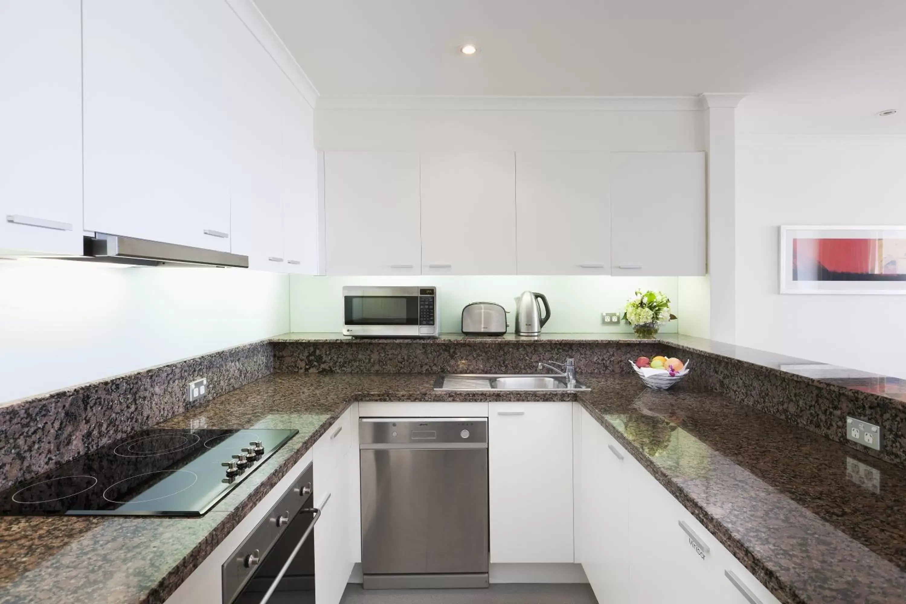 Kitchen or kitchenette, Kitchen/Kitchenette in The Sebel Quay West Suites Sydney