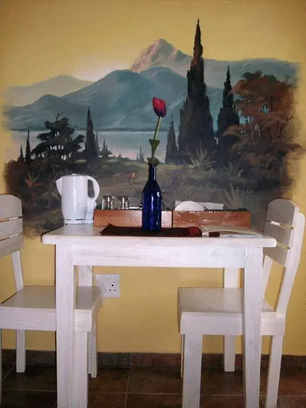 Dining area in Alpine Inn