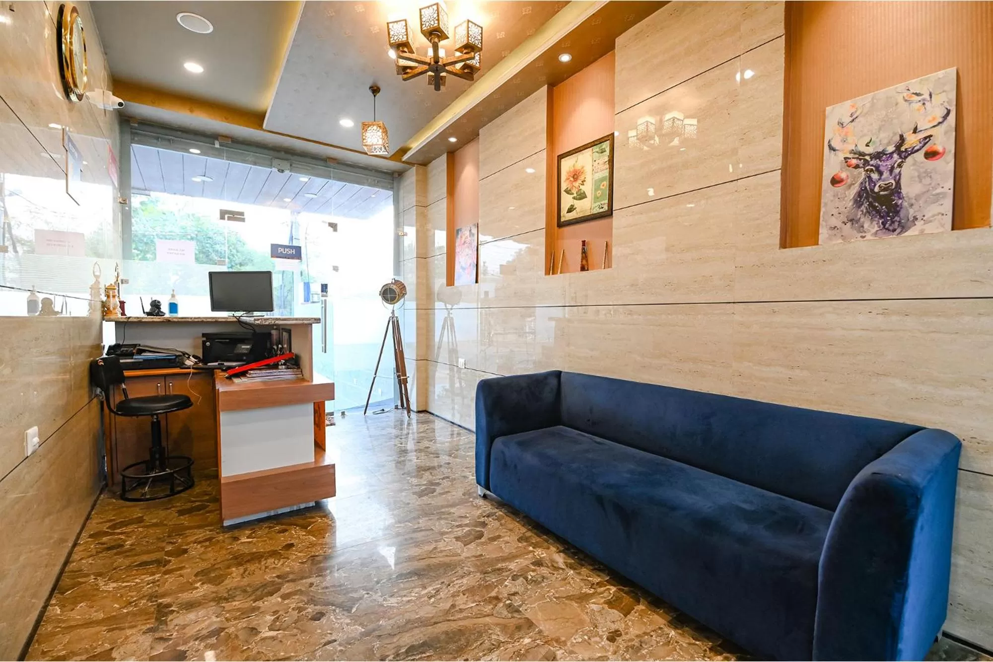 Lobby or reception in FabHotel 7th Crossing Malviya Nagar