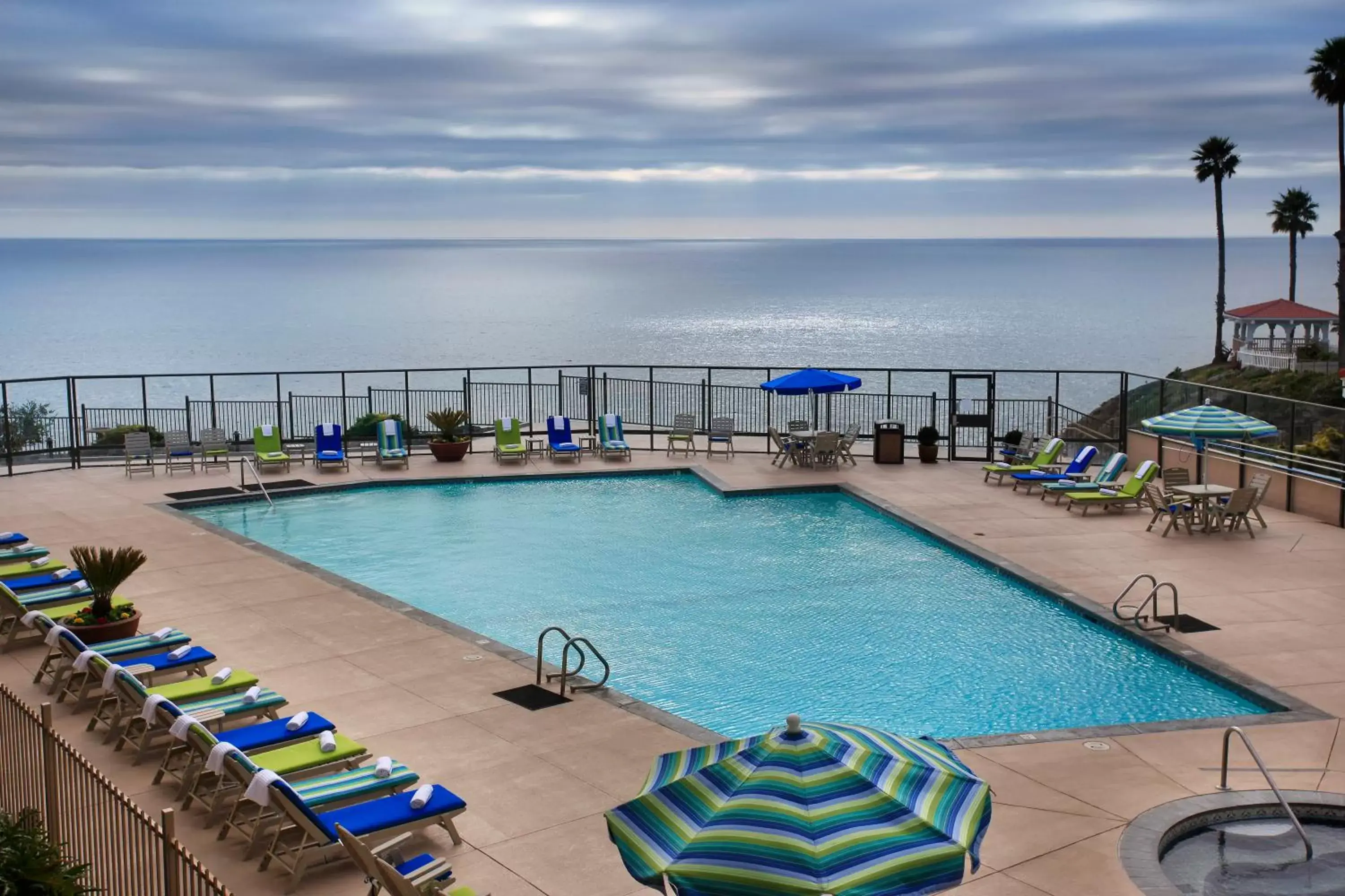 Sea view, Swimming Pool in Shore Cliff Hotel