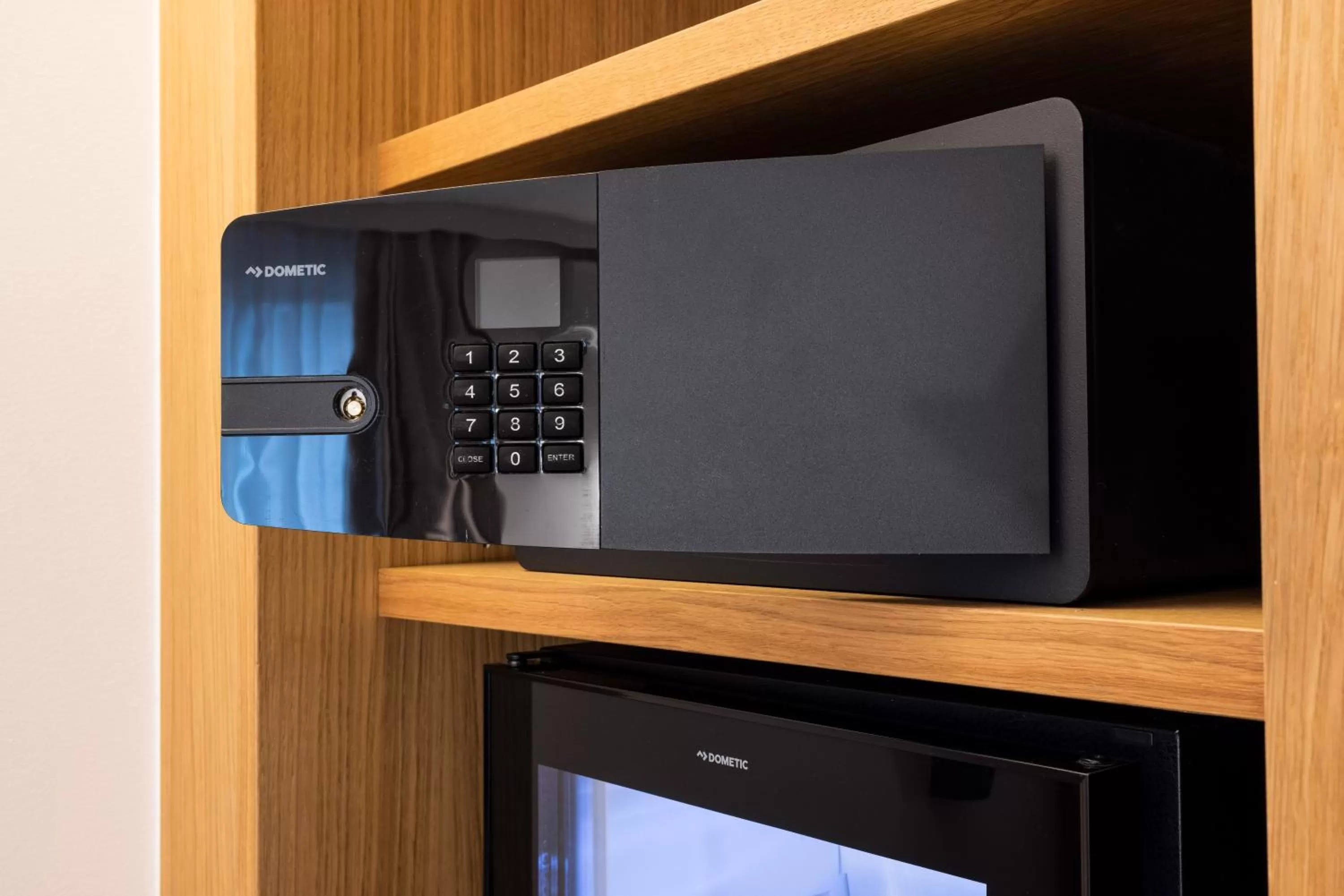 safe in Fred Hotel Leonhardstrasse - Mobile Check-in