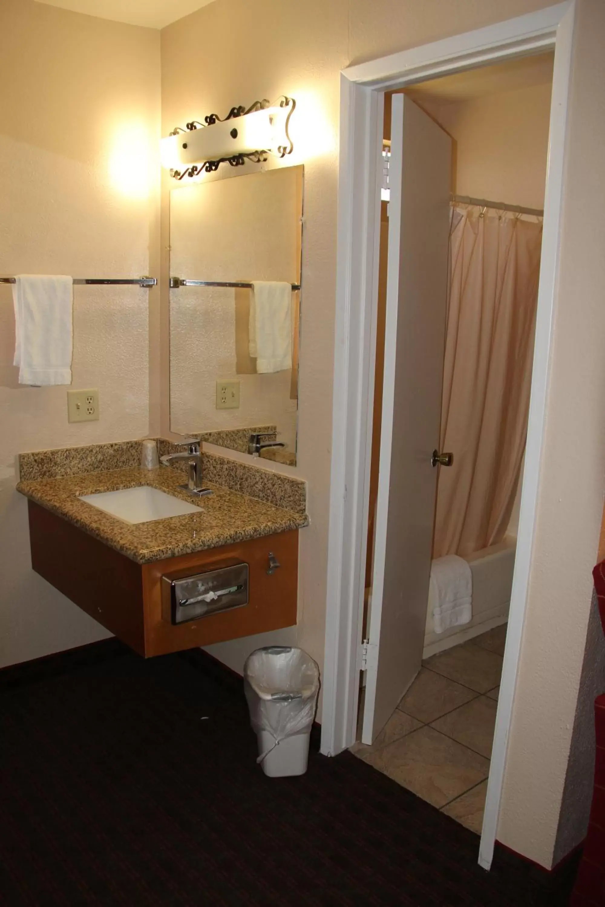 Bathroom in Franciscan Inn Motel