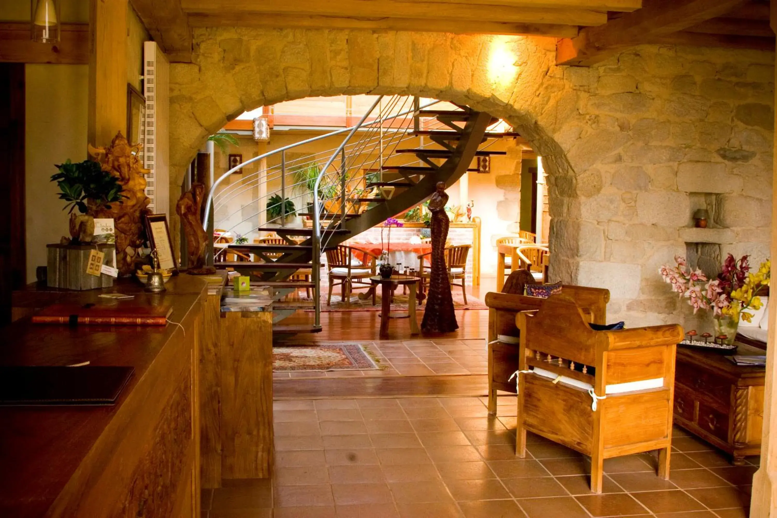 Lobby or reception in Manoir des Indes, The Originals Relais (Relais du Silence)