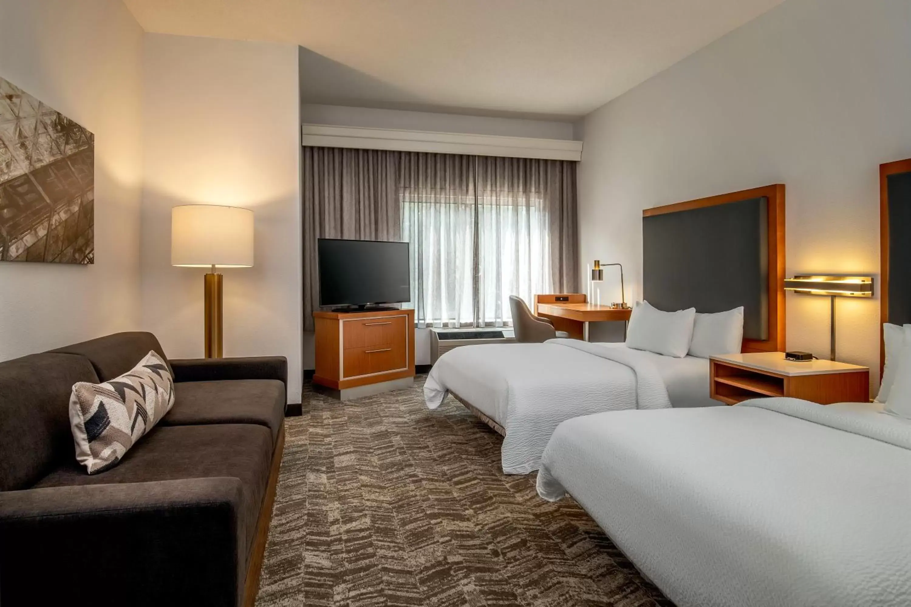 Guests, TV/Entertainment Center in SpringHill Suites by Marriott Hershey Near The Park