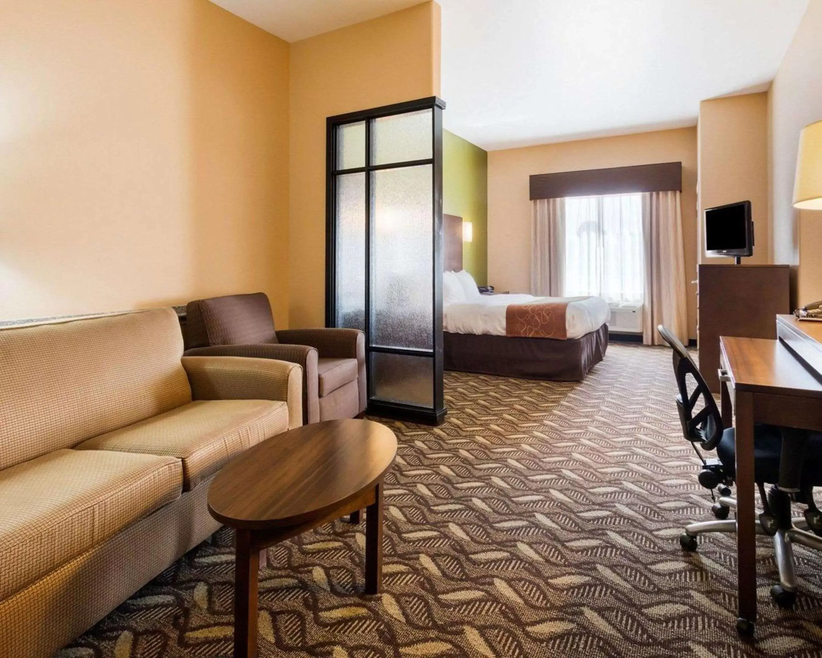 Photo of the whole room in Comfort Suites Jewett