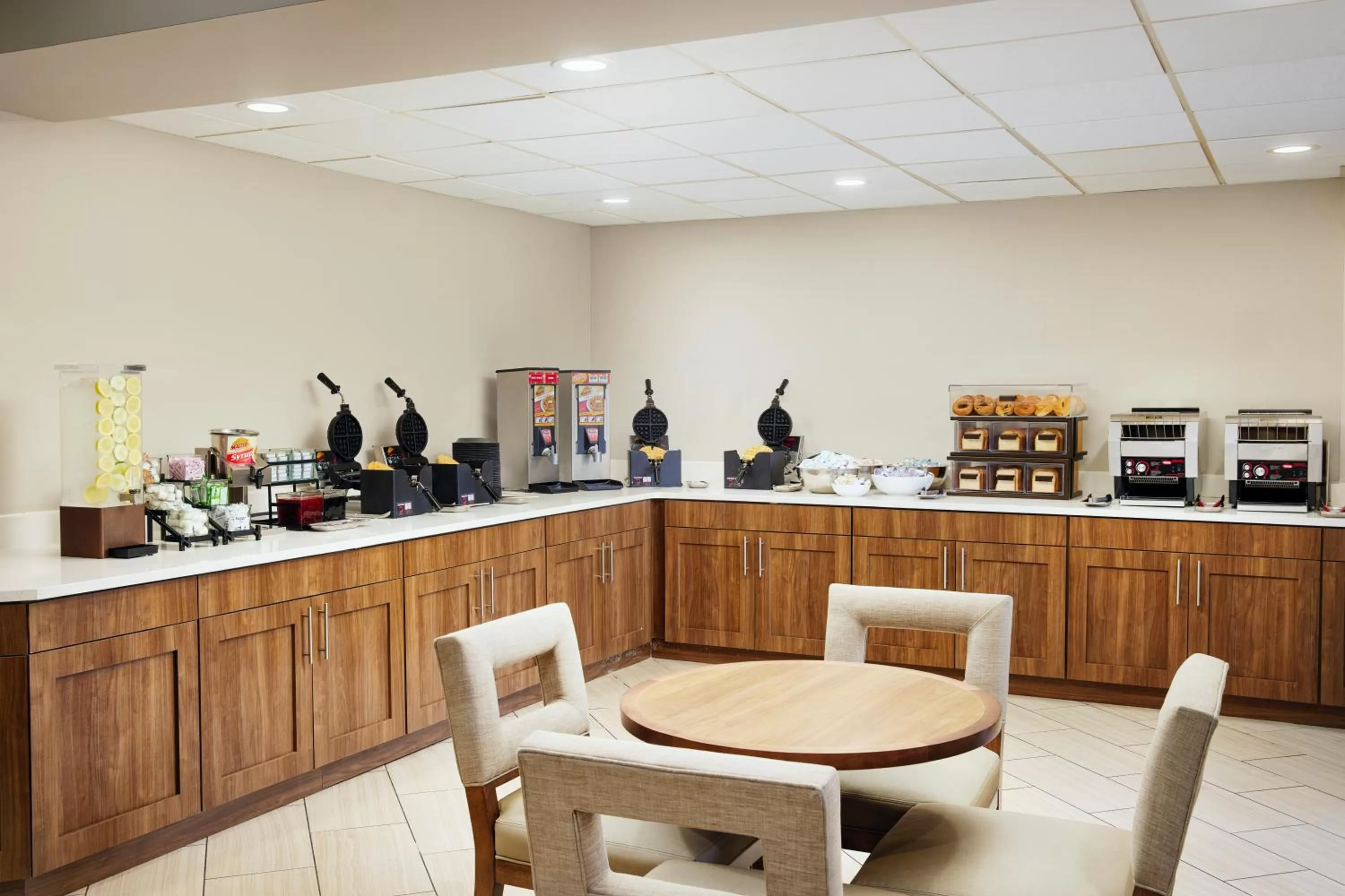 Restaurant/places to eat in Staybridge Suites Orlando Royale Parc Suites by IHG