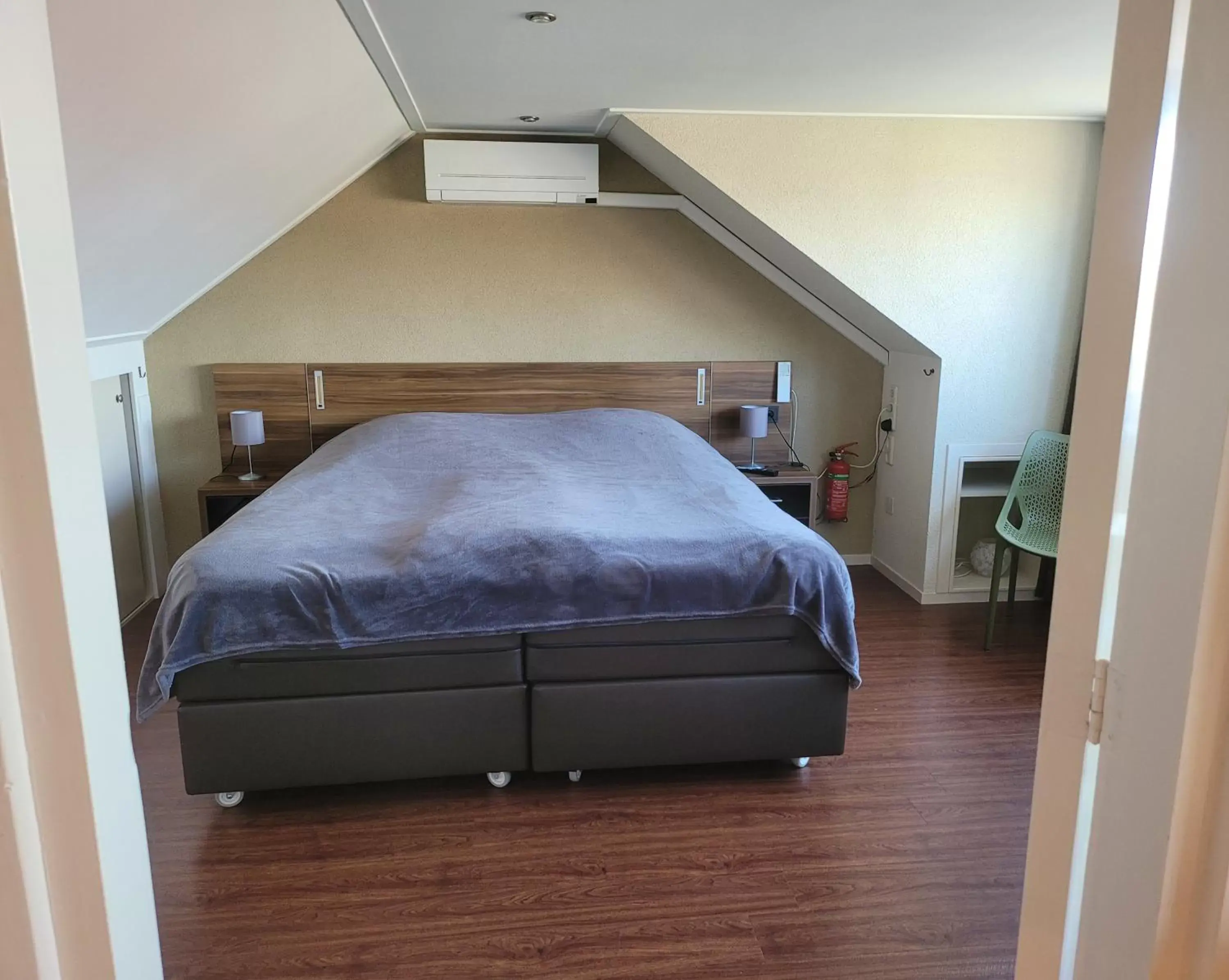 Property building, Bed in Bed & Budget123