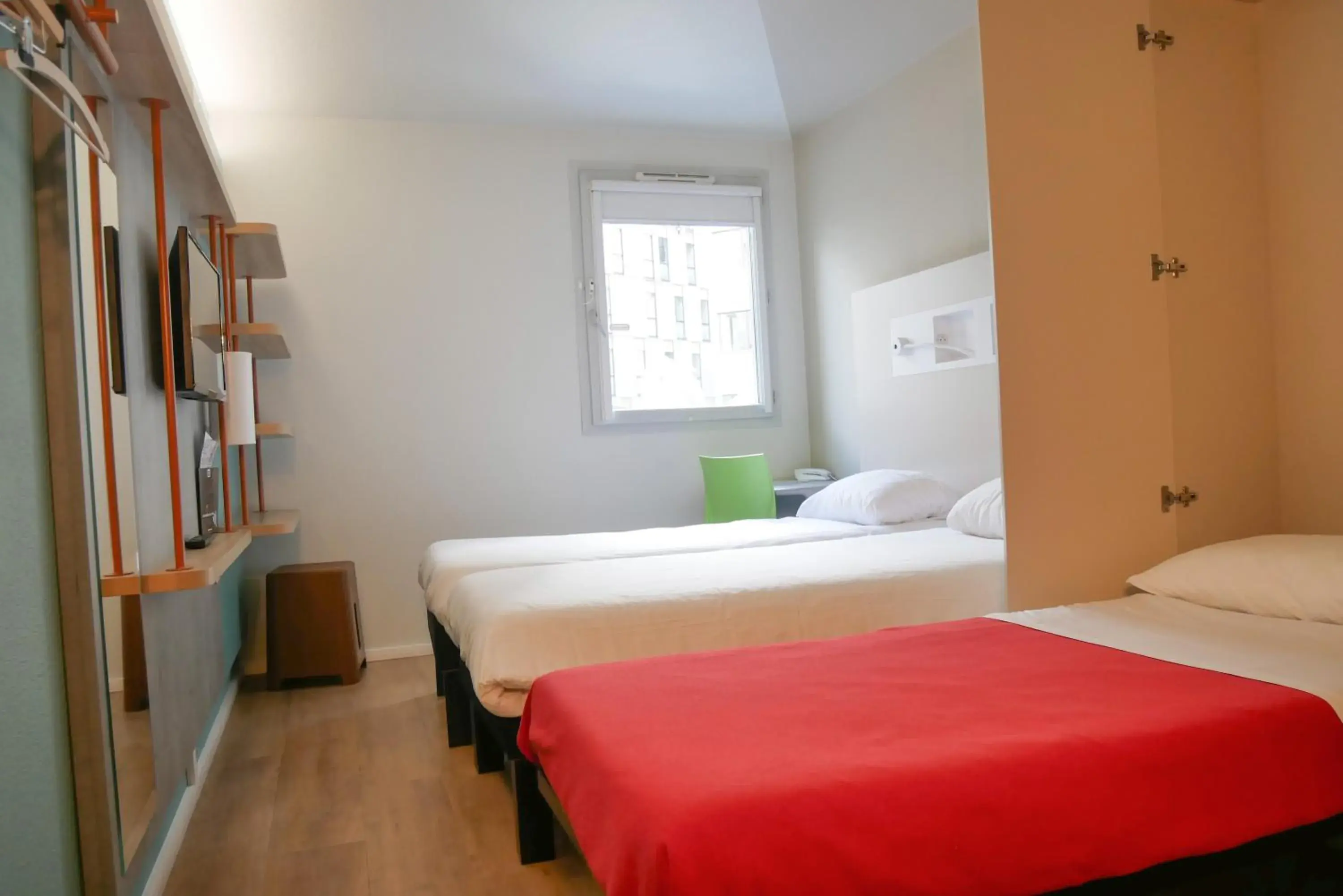 Bed in Ibis budget Dijon Centre Clemenceau