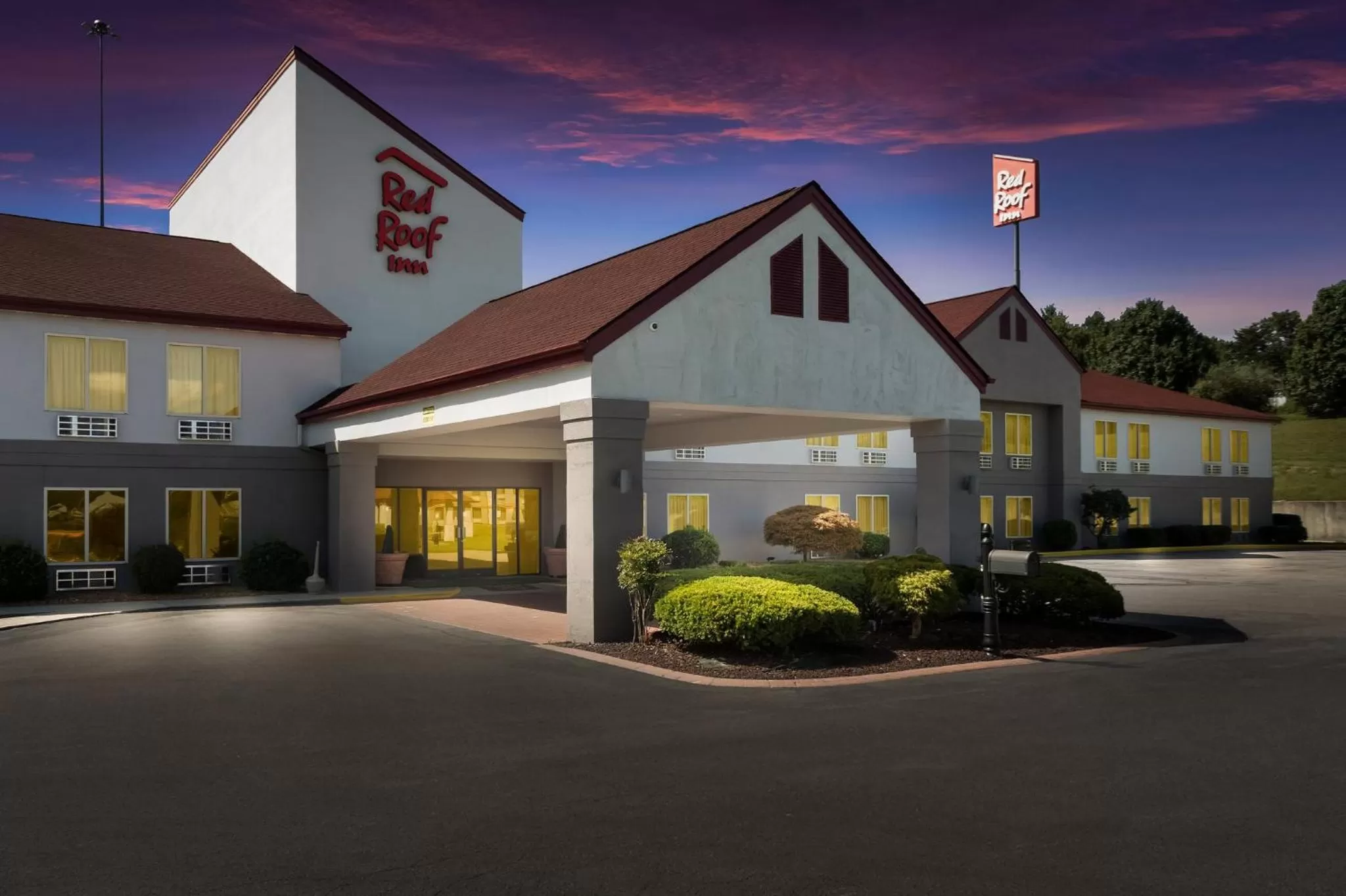 Property building in Red Roof Inn London I-75