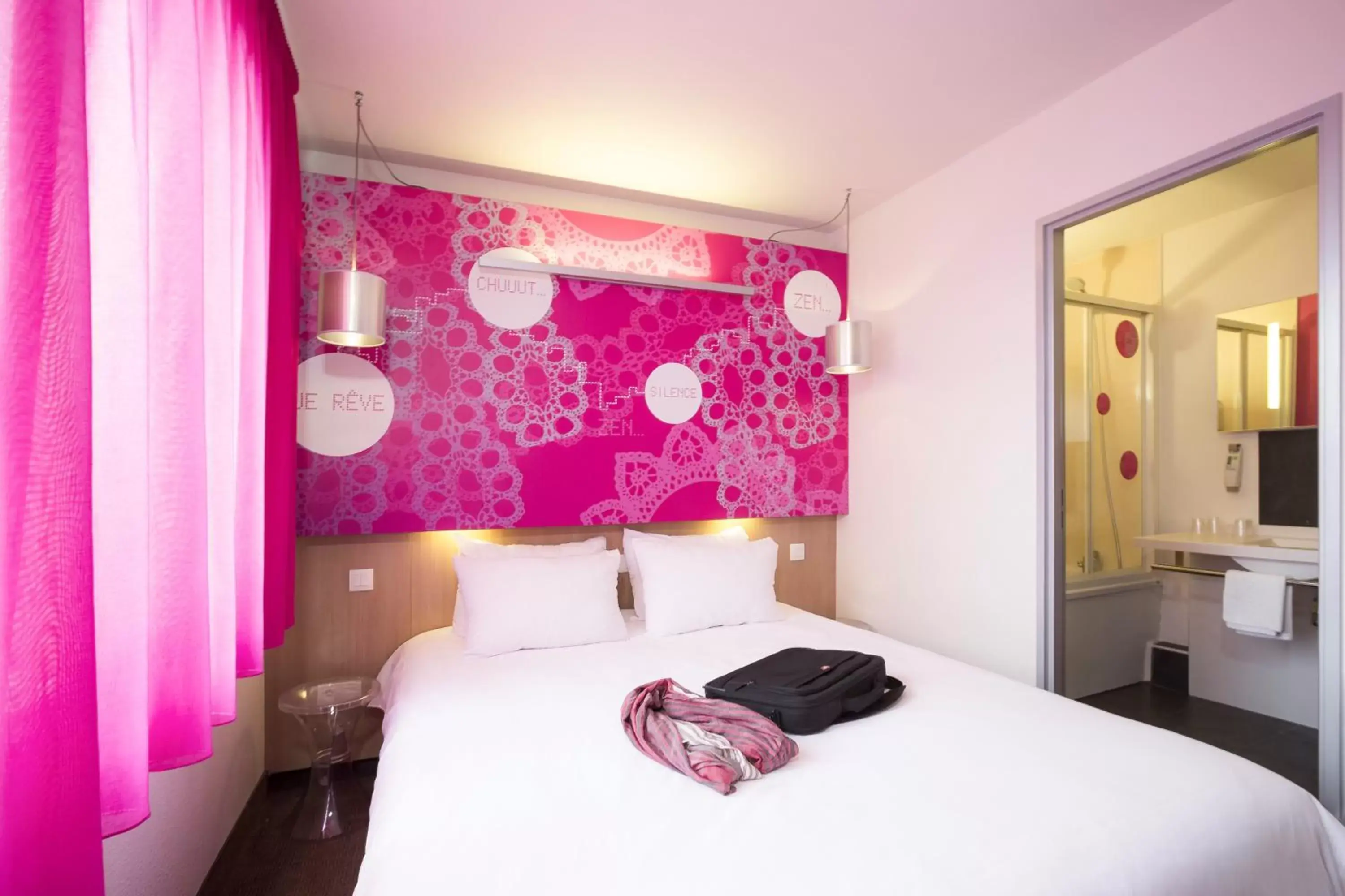 Bed in ibis Styles Bethune Bruay la Buissière