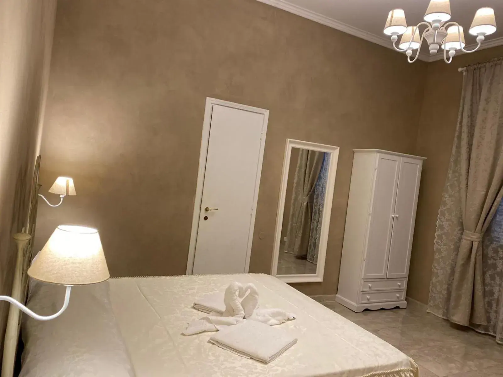 Photo of the whole room, Bed in Boutique Hotel Calais Milano