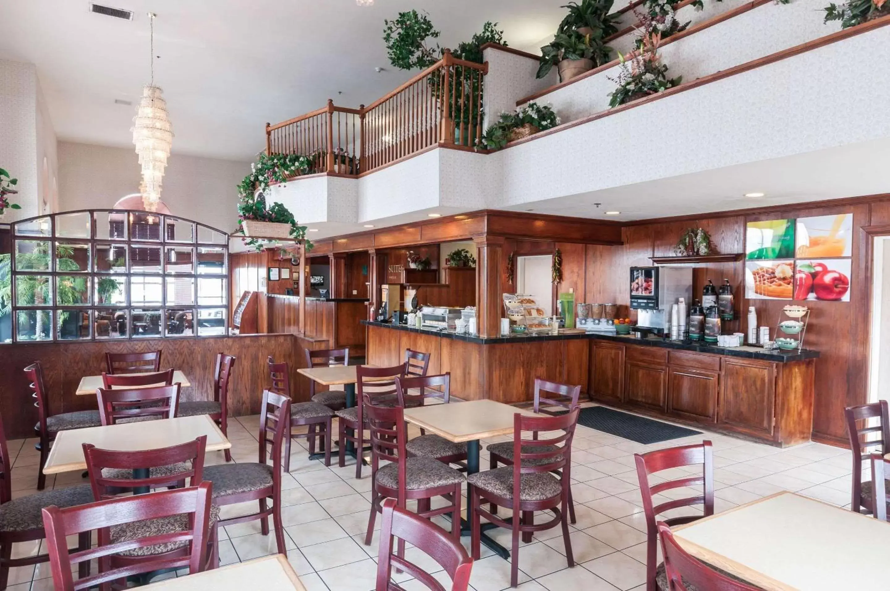 Restaurant/Places to Eat in Quality Suites Albuquerque Airport