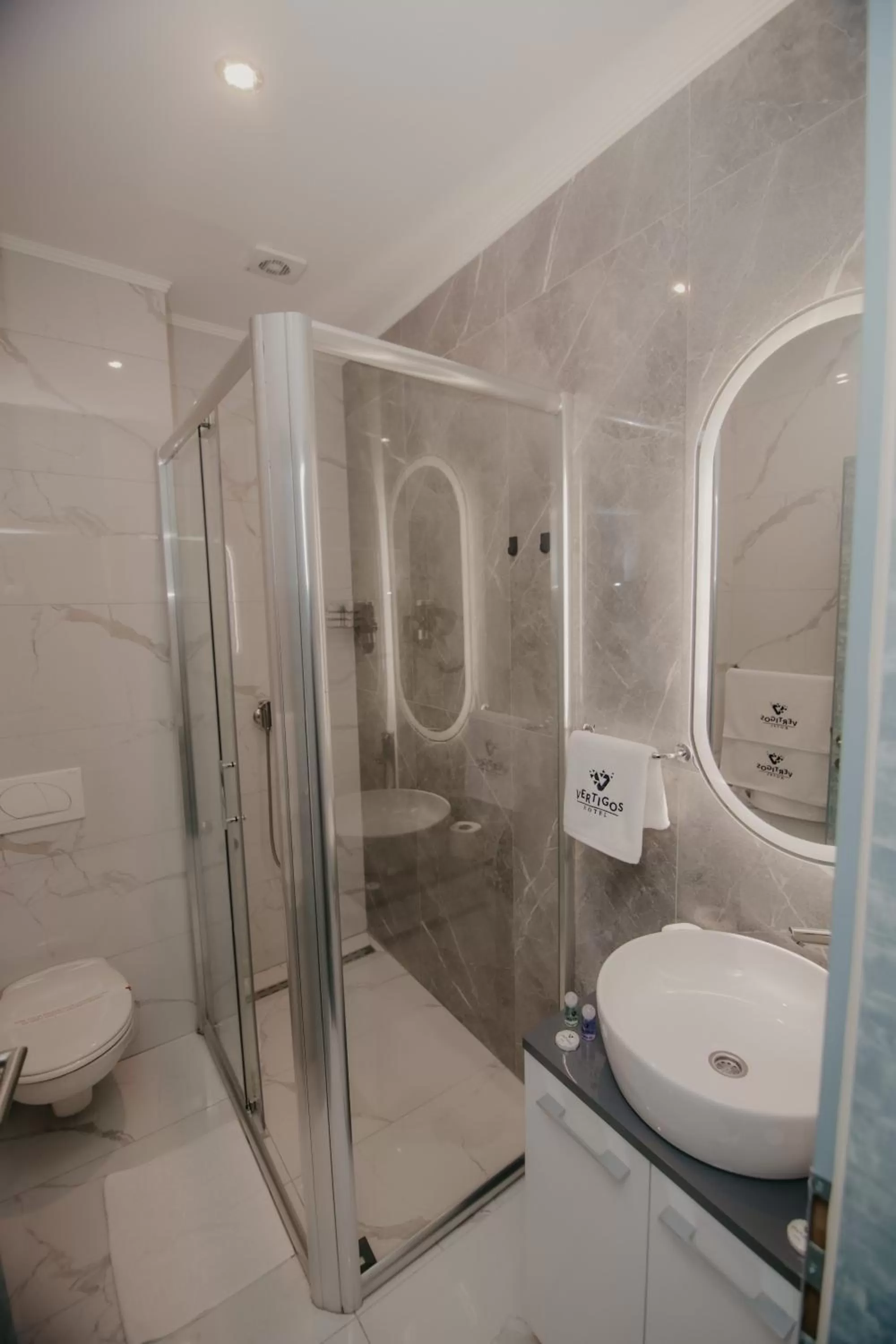 Shower in Hotel Vertigos