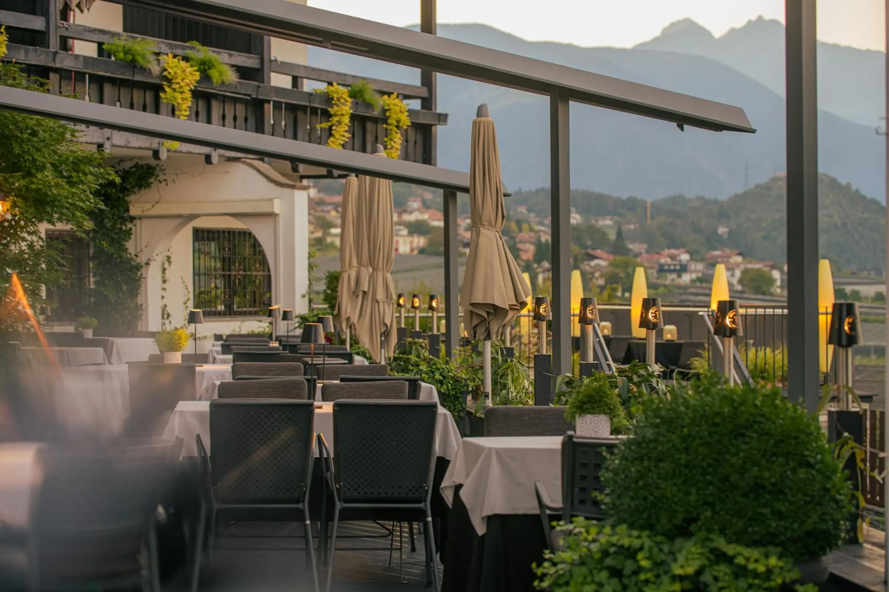 Balcony/Terrace, Restaurant/Places to Eat in Hotel Tirolensis