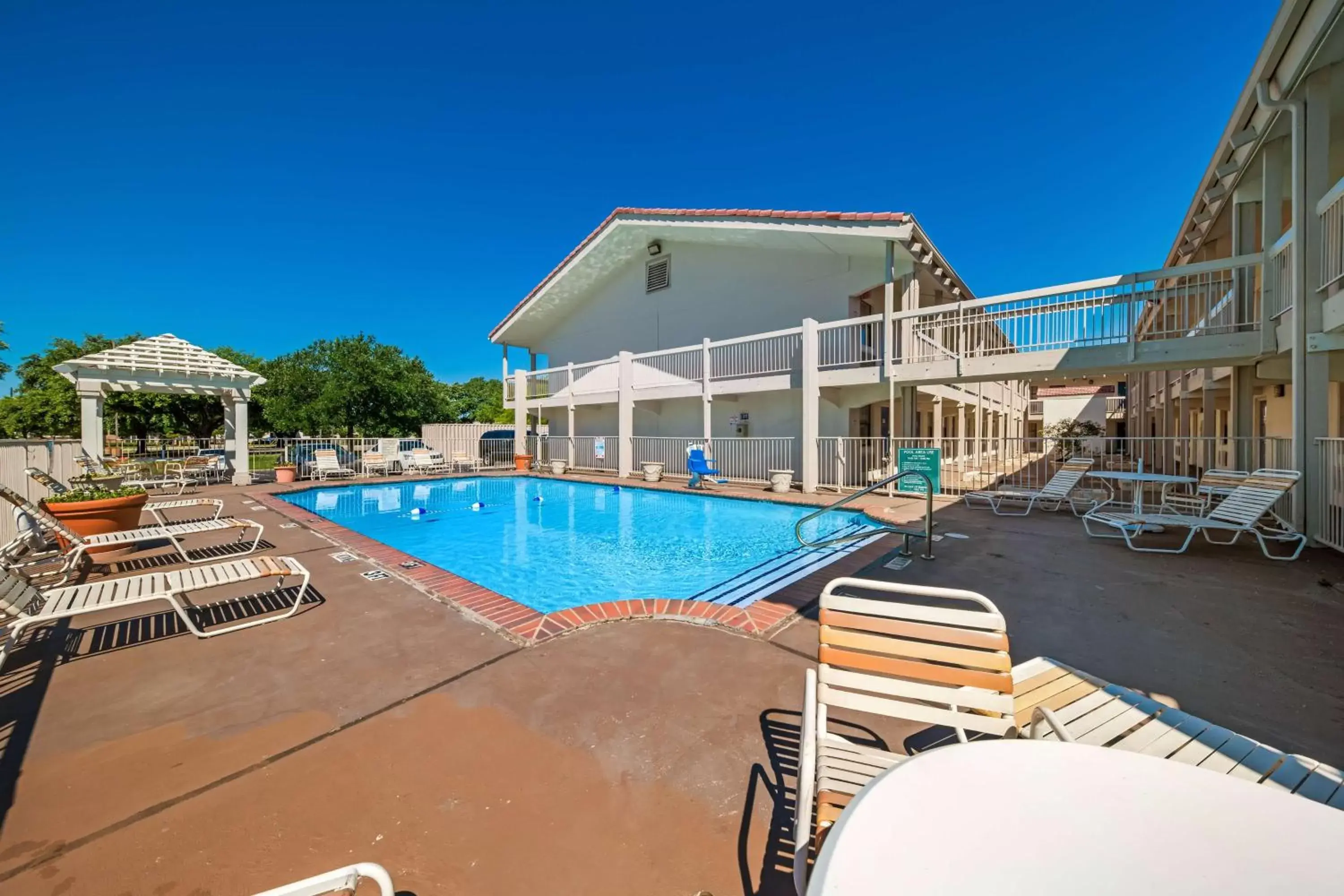 Day, Swimming Pool in Motel 6-Dallas, TX - Farmers Branch