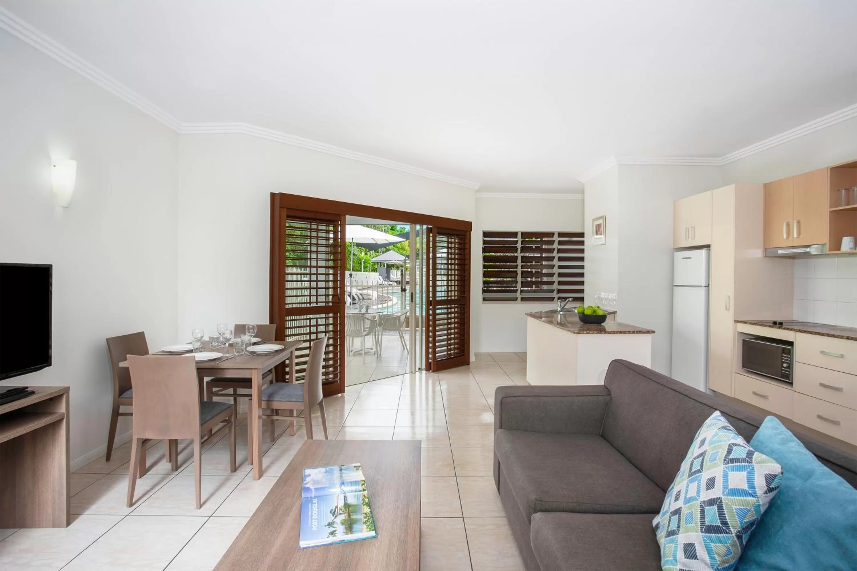 Kitchen or kitchenette in Mantra Aqueous on Port