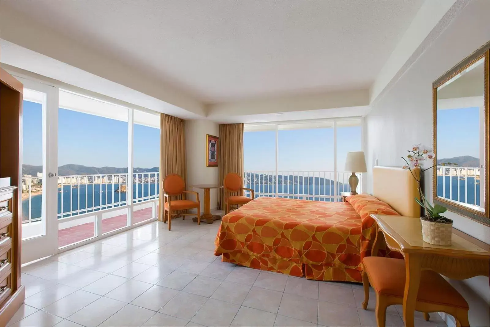 Photo of the whole room, Sea View in Krystal Beach Acapulco