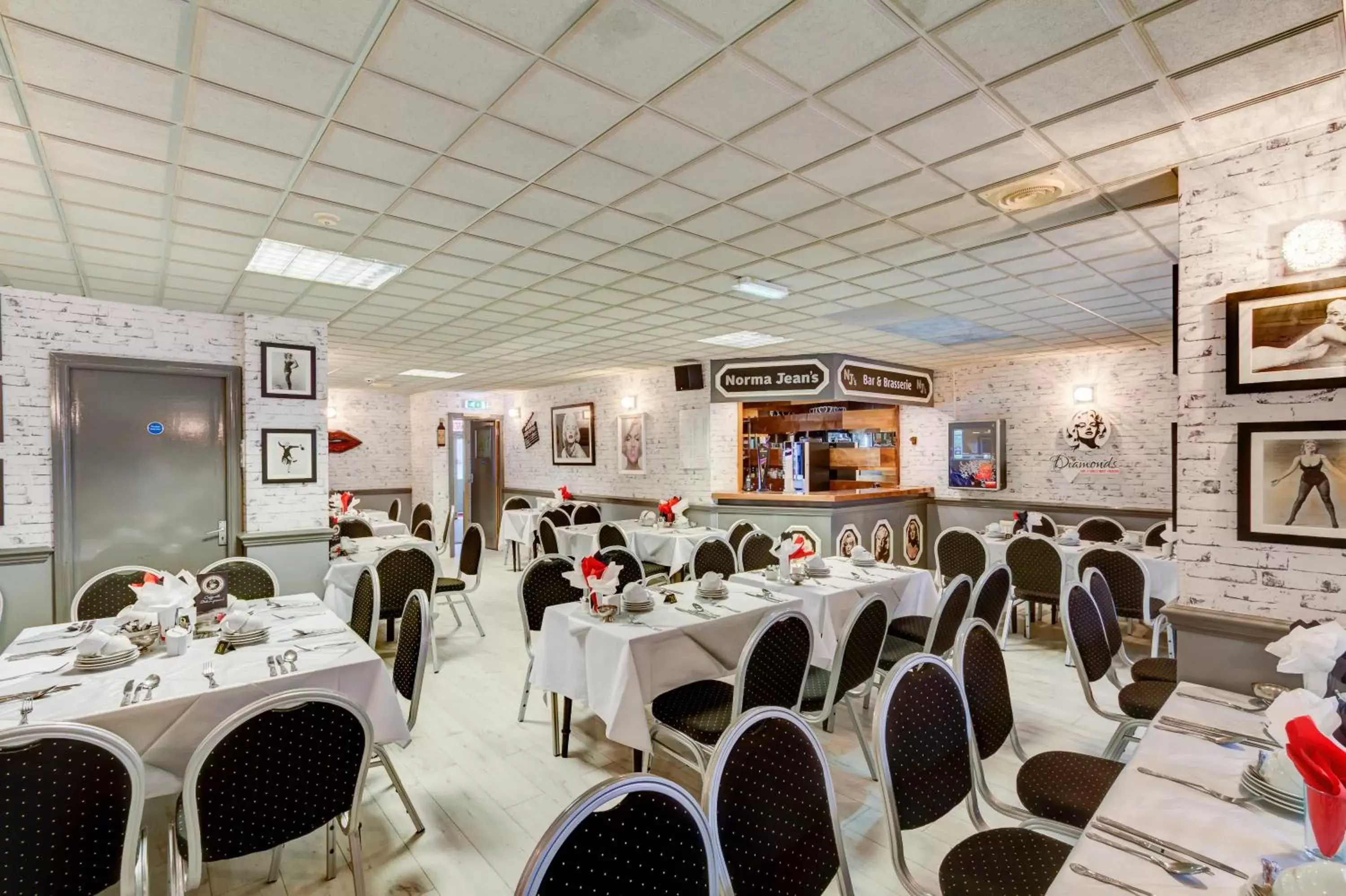 Restaurant/places to eat in The Sandringham Court Hotel & Sports Bar-Groups Welcome here-High Speed Wi-Fi