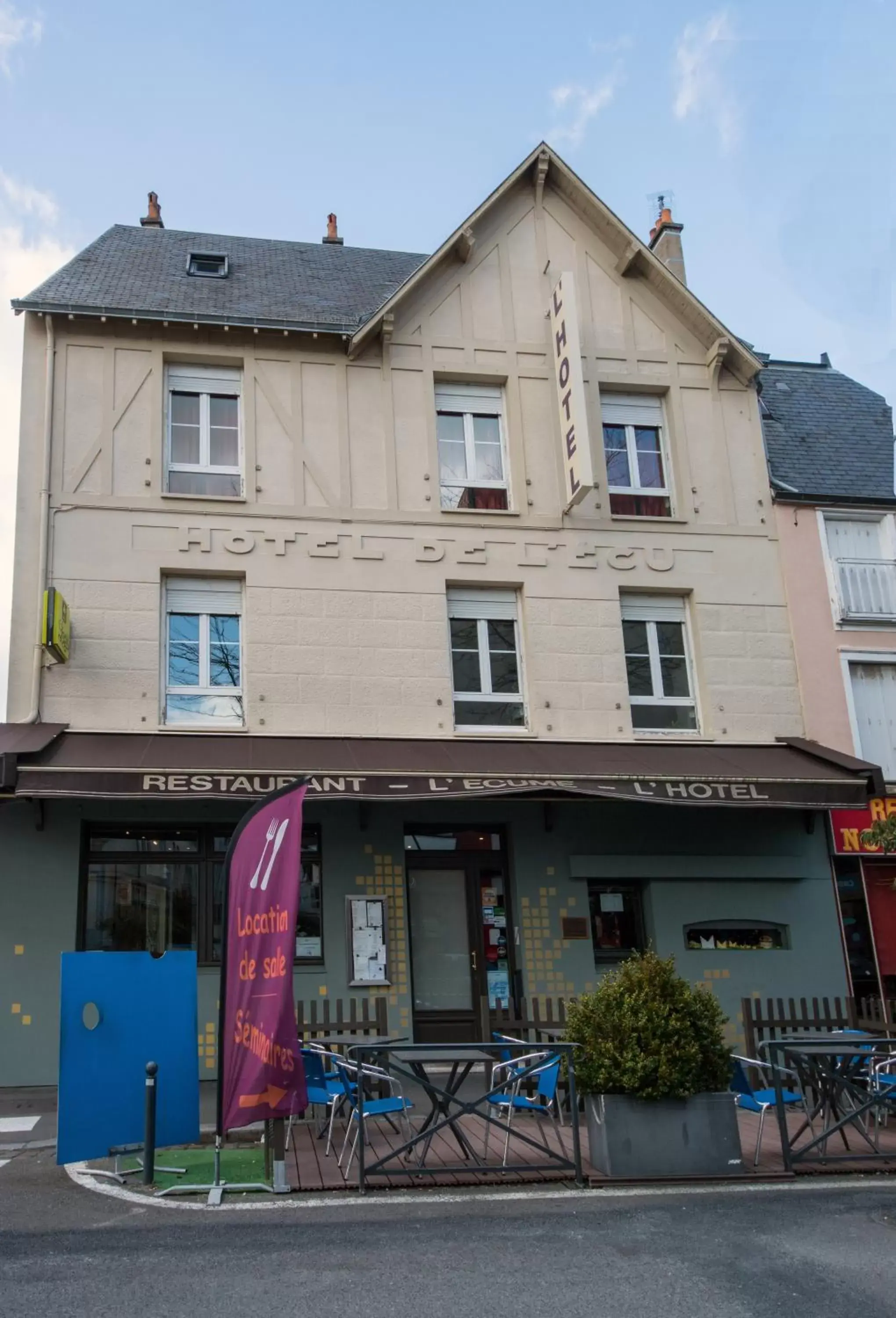 Property Building in L'HÔTEL de CHARTRES