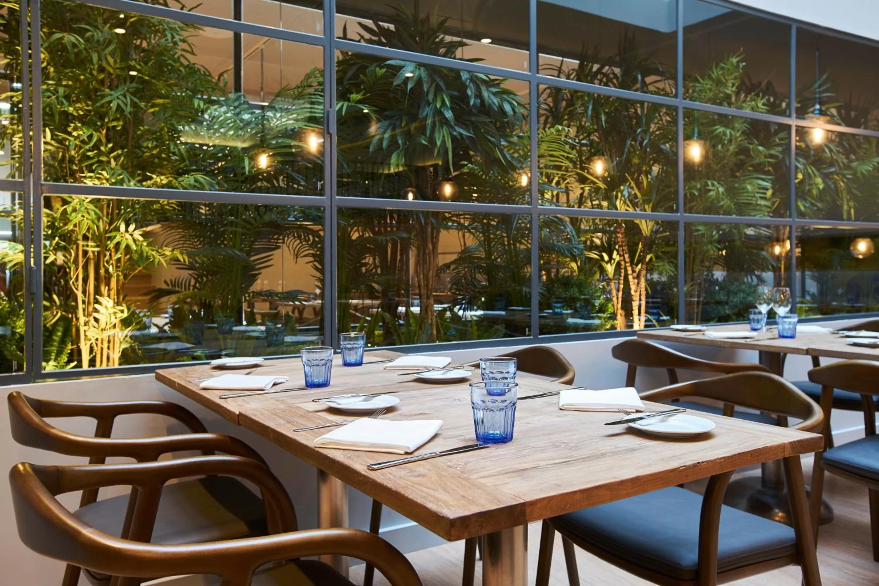 Restaurant/places to eat in PortoBay Marquês