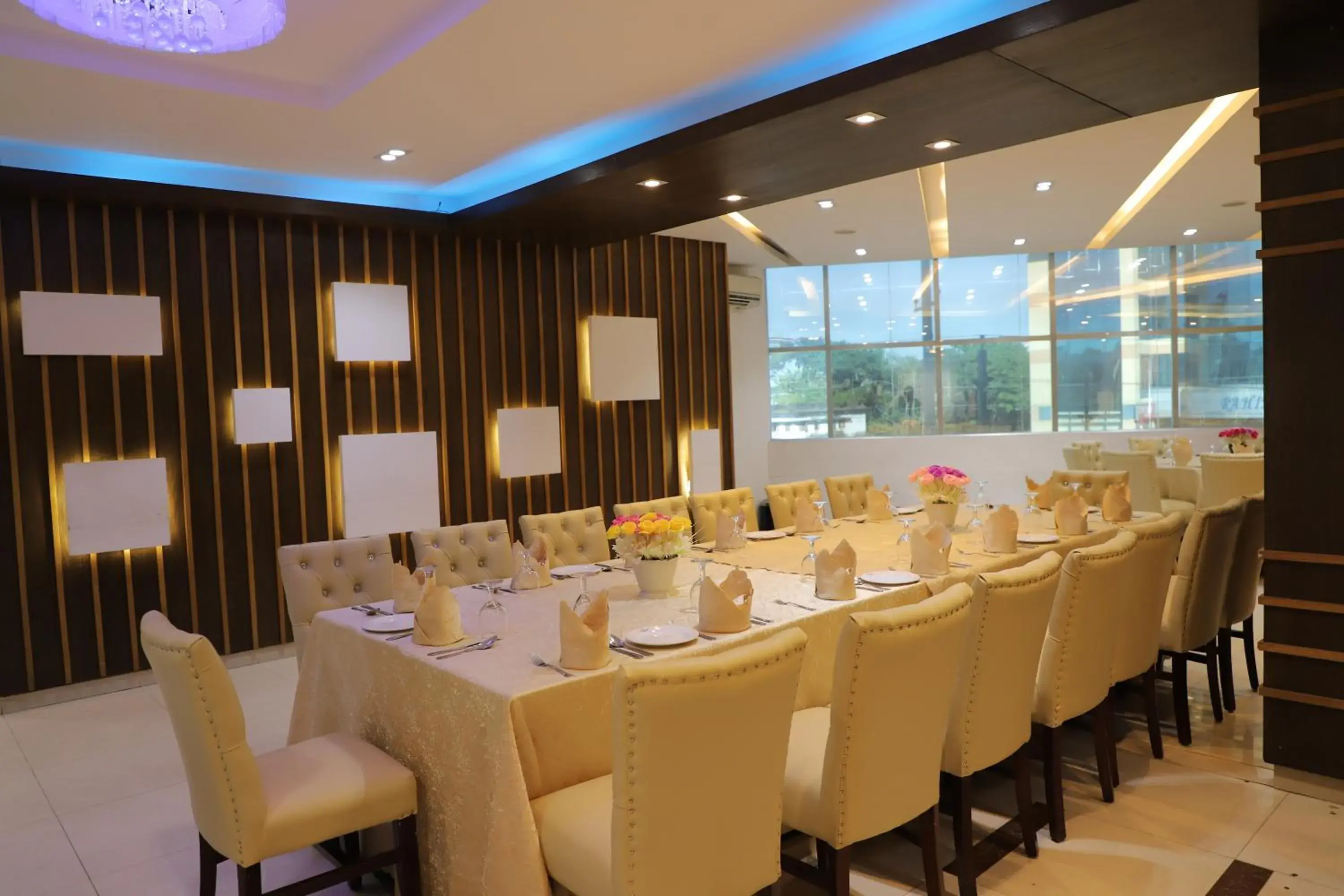 Banquet/Function facilities, Restaurant/Places to Eat in Hotel Valley Garden