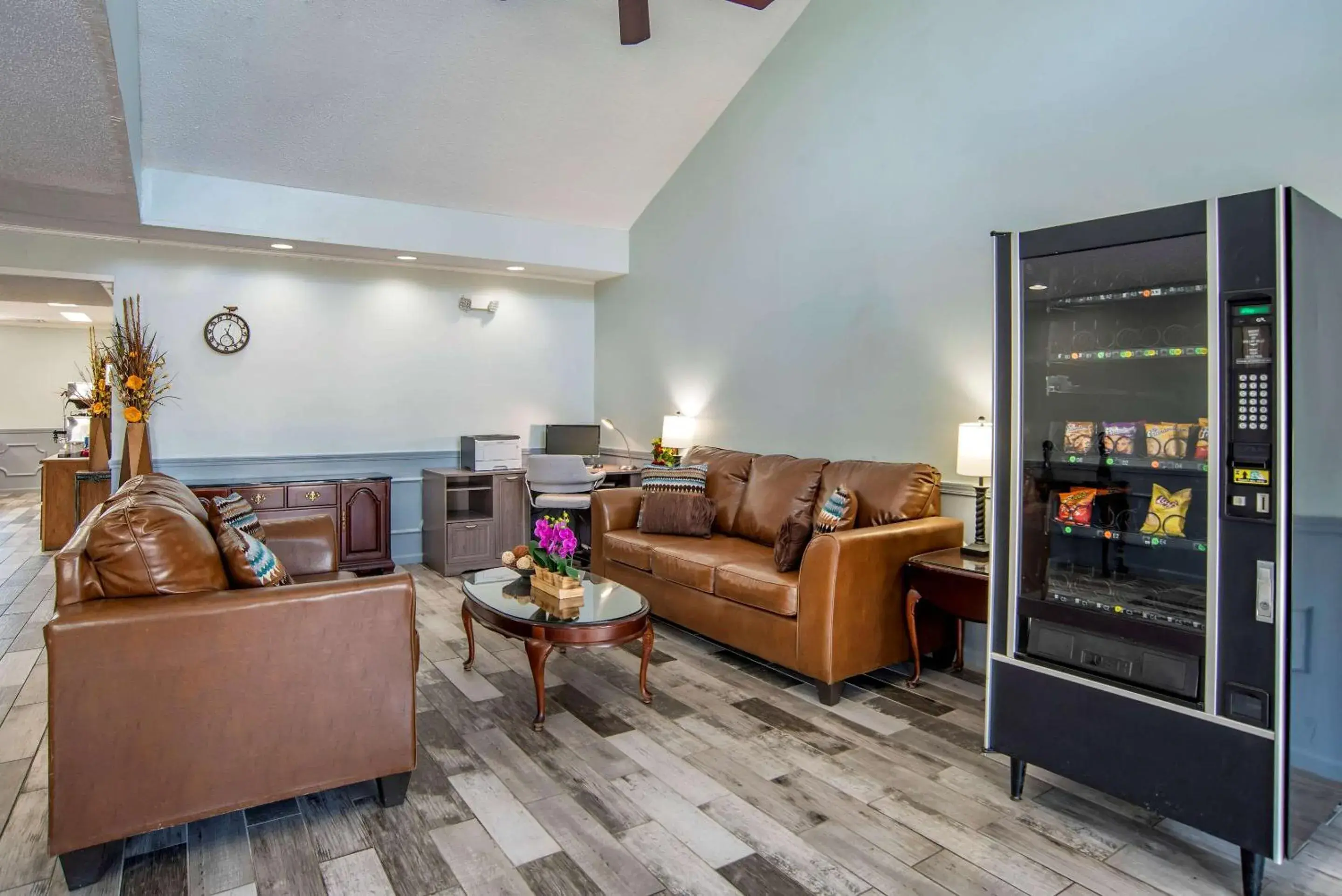 Lobby or reception, Seating Area in Econo Lodge Tupelo