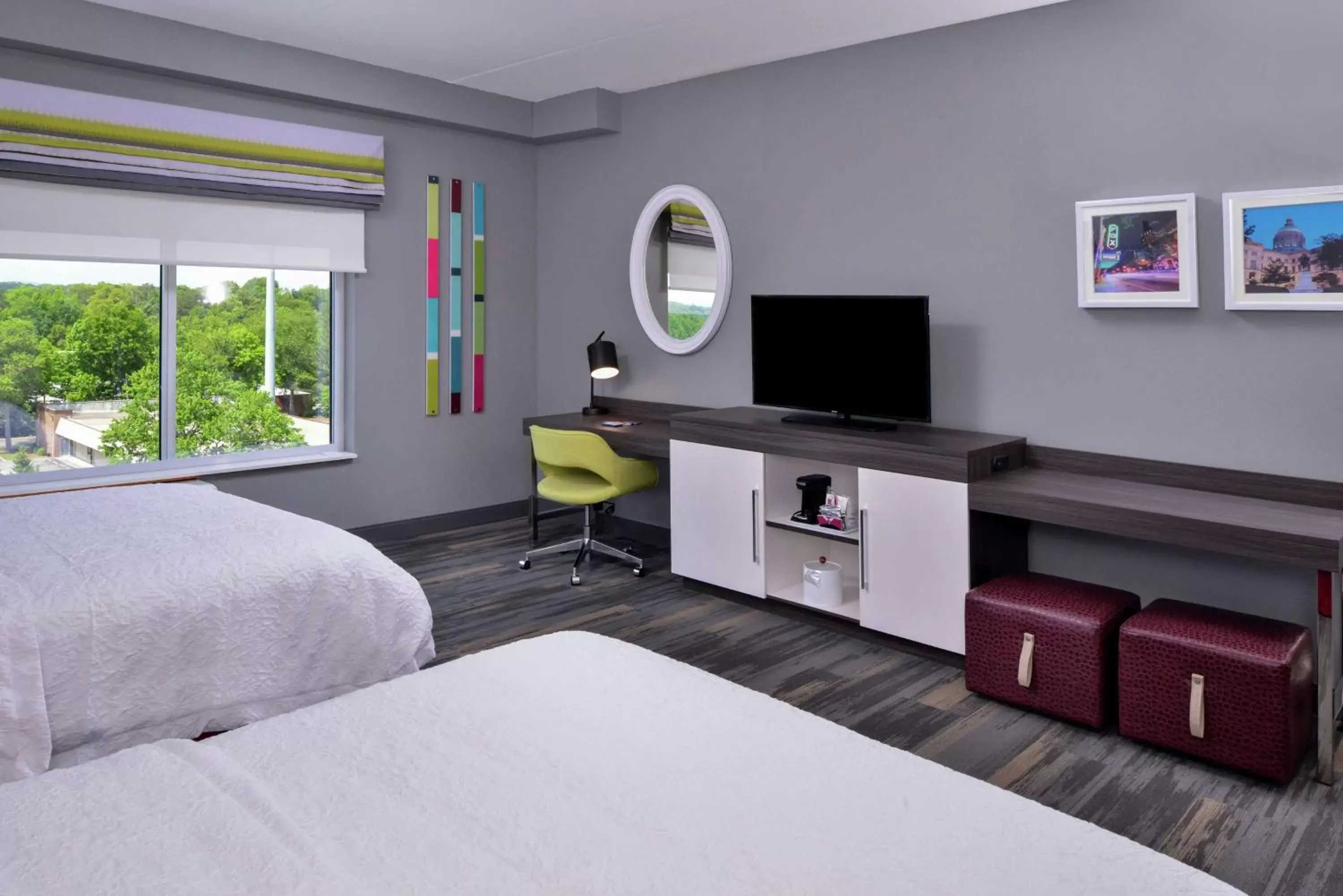 Bedroom, TV/Entertainment Center in Hampton Inn & Suites Atlanta/Marietta