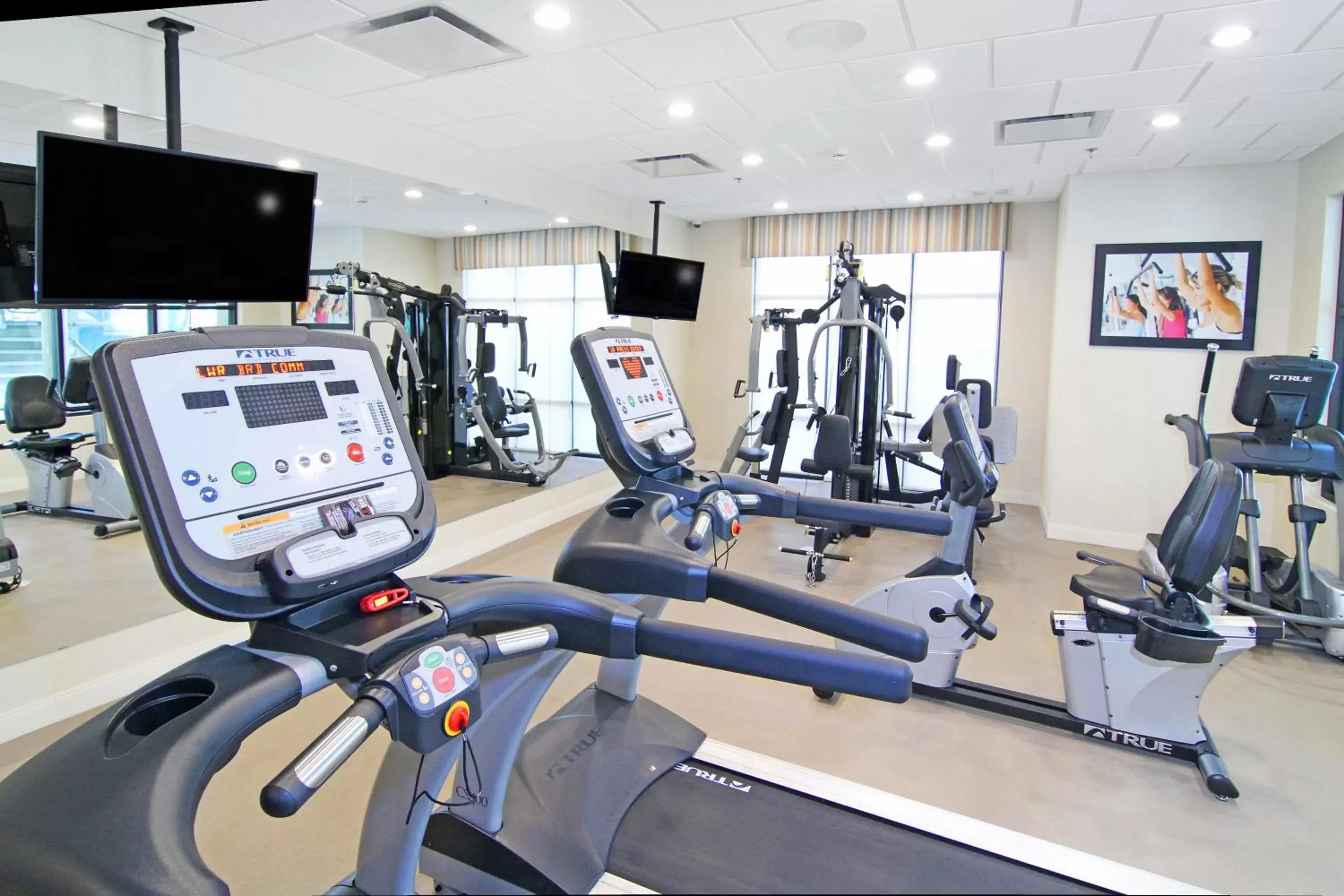 Spa and wellness centre/facilities, Fitness Center/Facilities in Holiday Inn Express and Suites Calgary University, an IHG Hotel