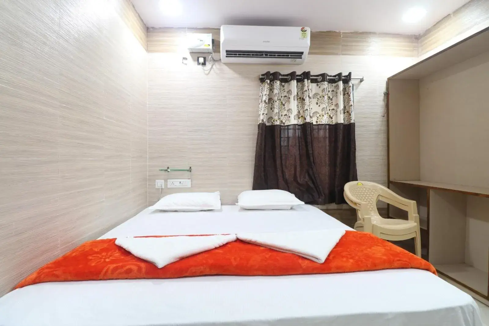 Bed in HOTEL VALLABHA RESIDENSY