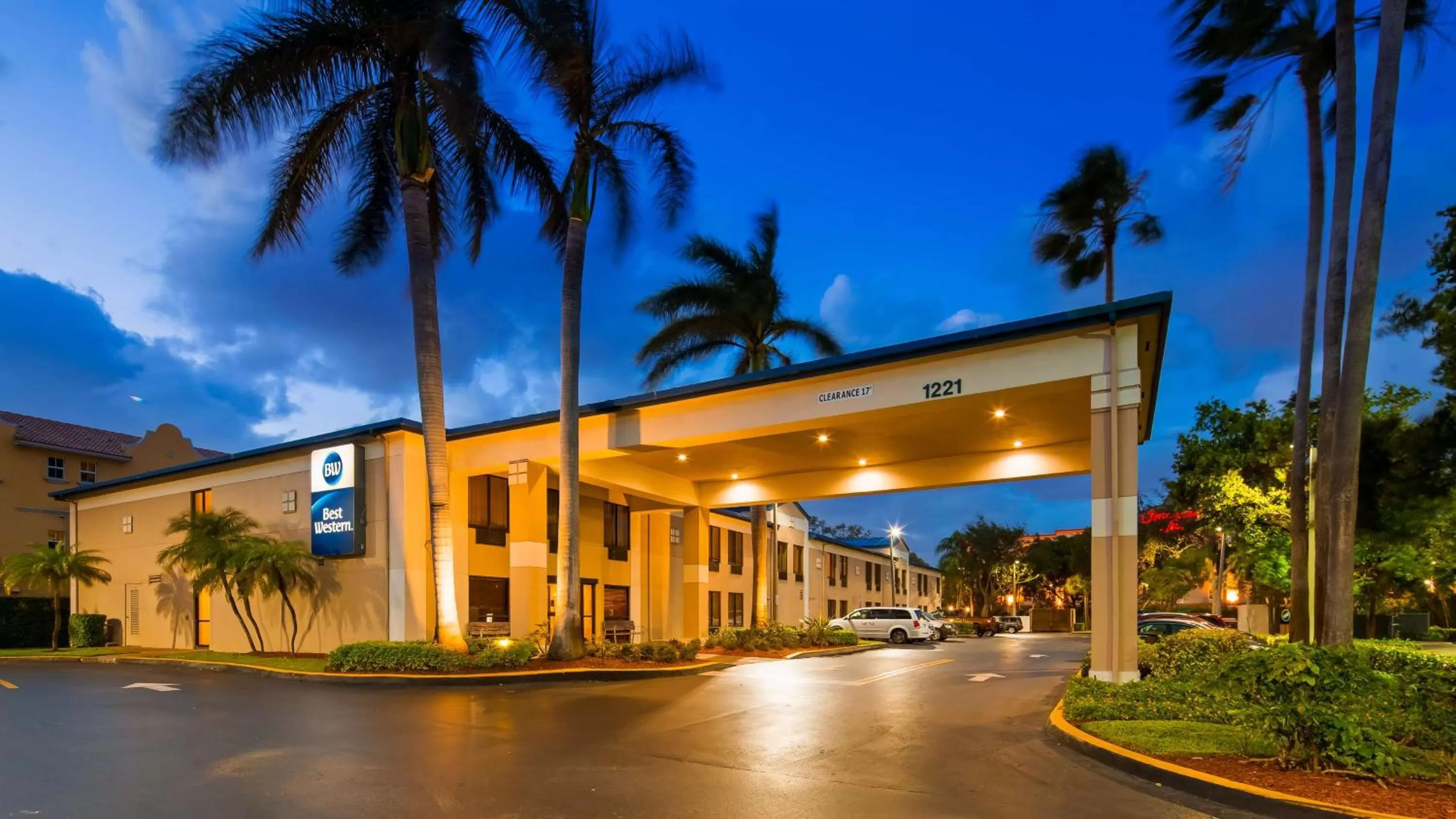 Property building in Best Western Fort Lauderdale Airport Cruise Port