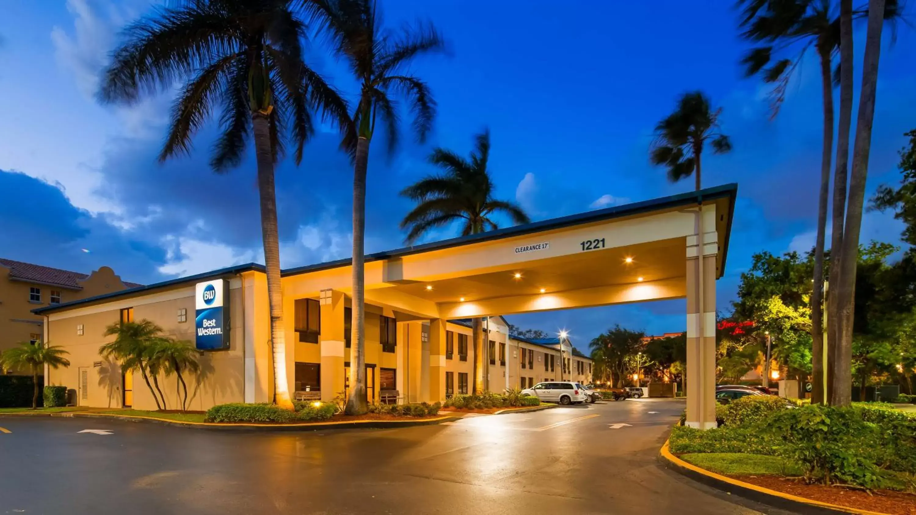 Property Building in Best Western Fort Lauderdale Airport Cruise Port