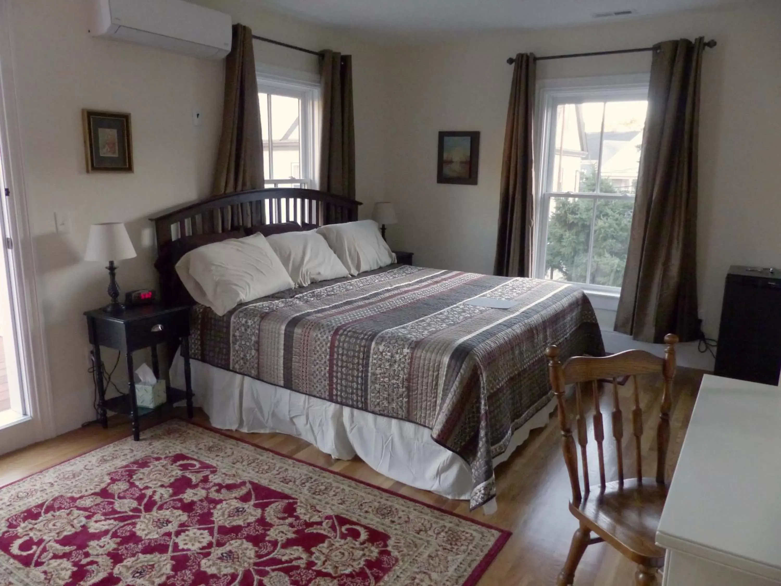 Bedroom, Bed in Davis Square Inn