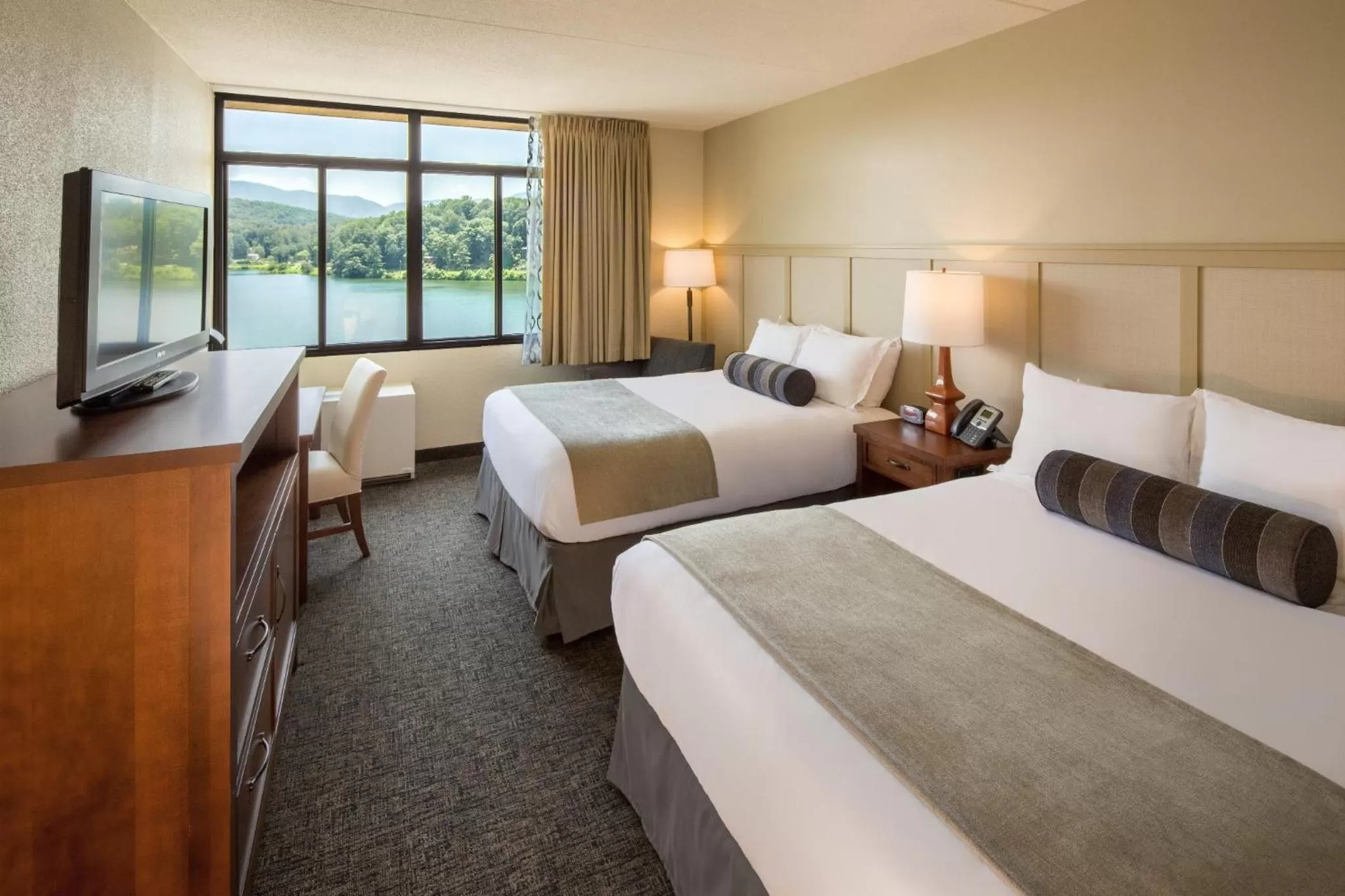 Lake view, Bed in The Terrace Hotel at Lake Junaluska