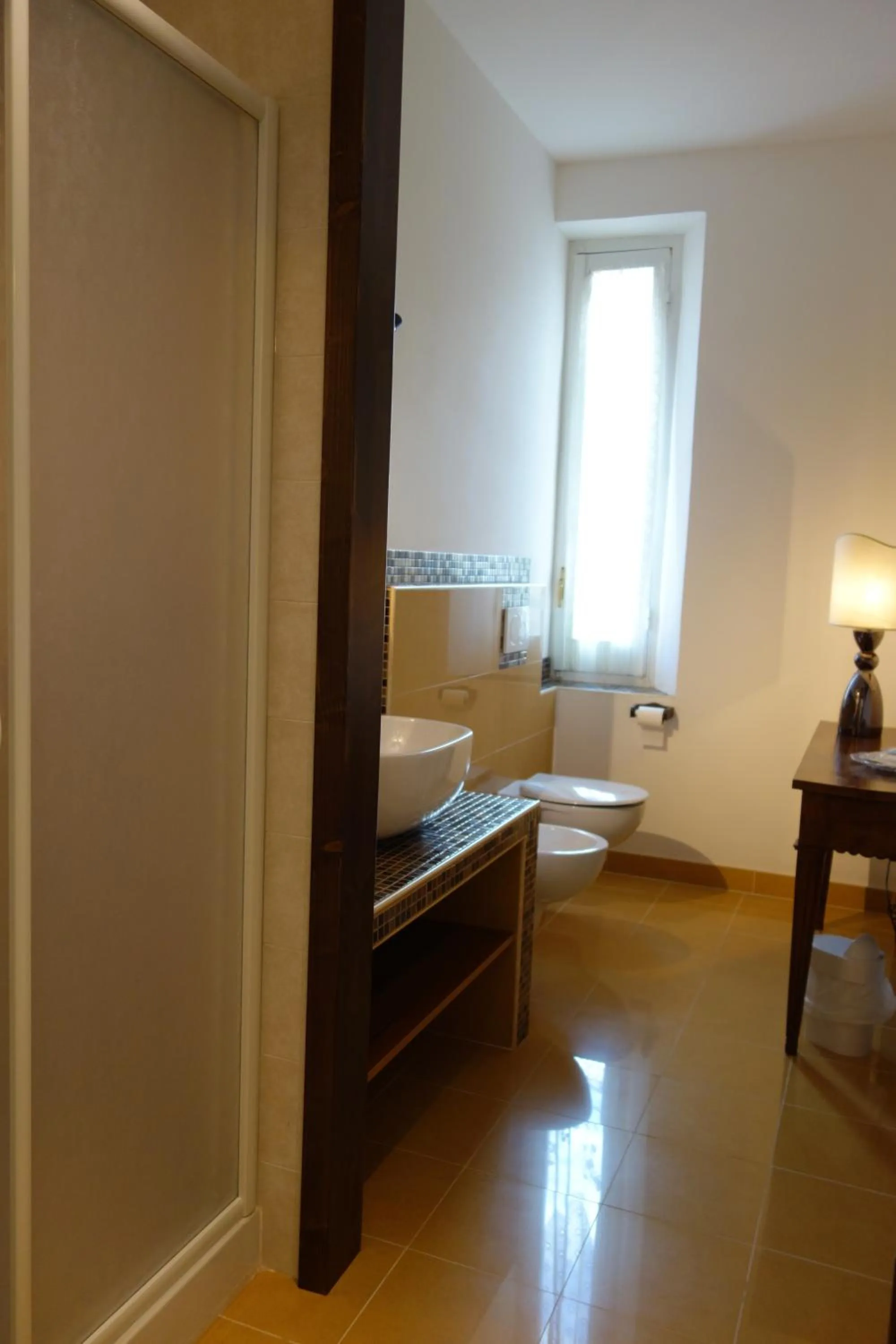 Shower, Bed in Hotel Roma