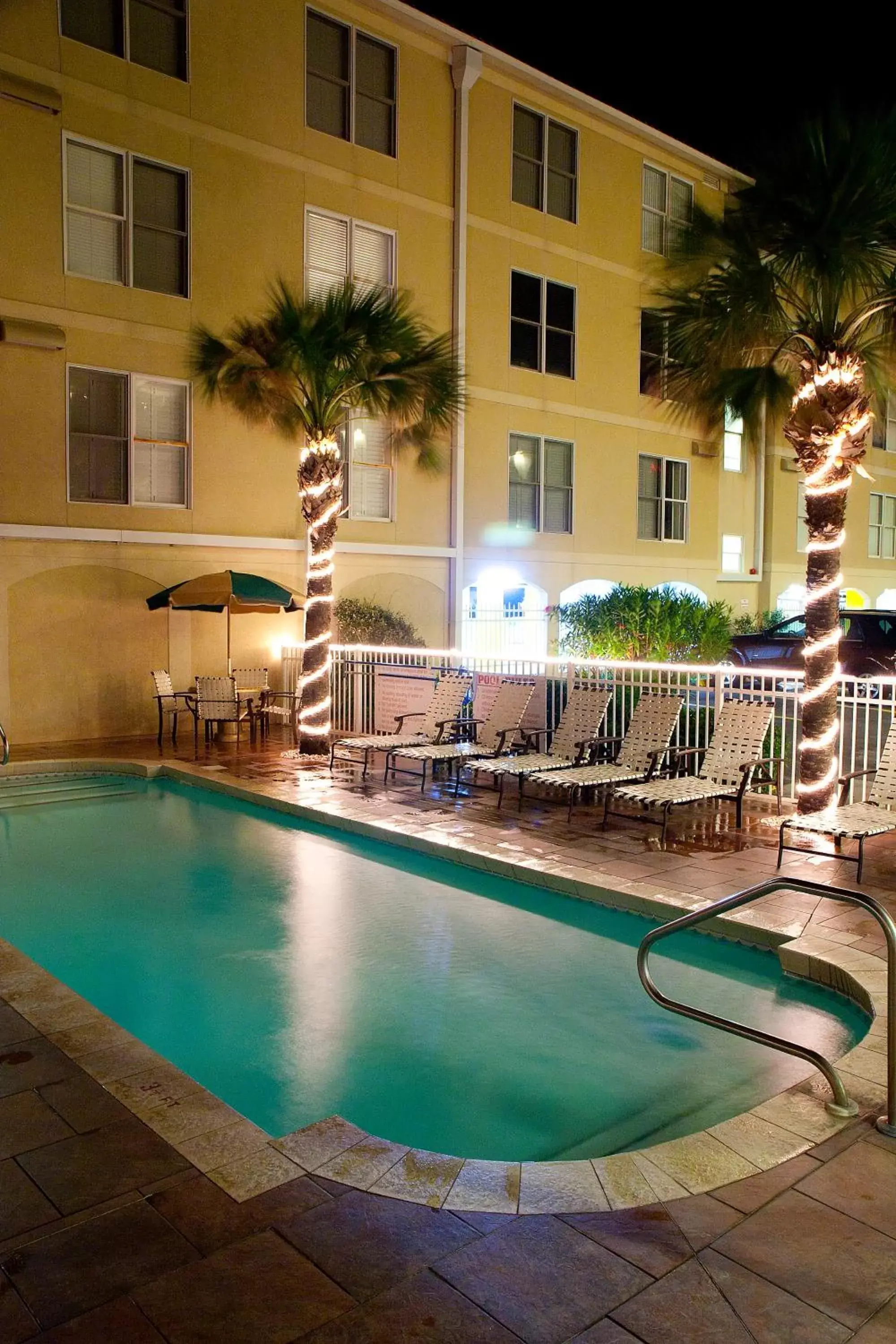 Swimming pool in DeSoto Beach Hotel Swimming pool in DeSoto Beach Hotel