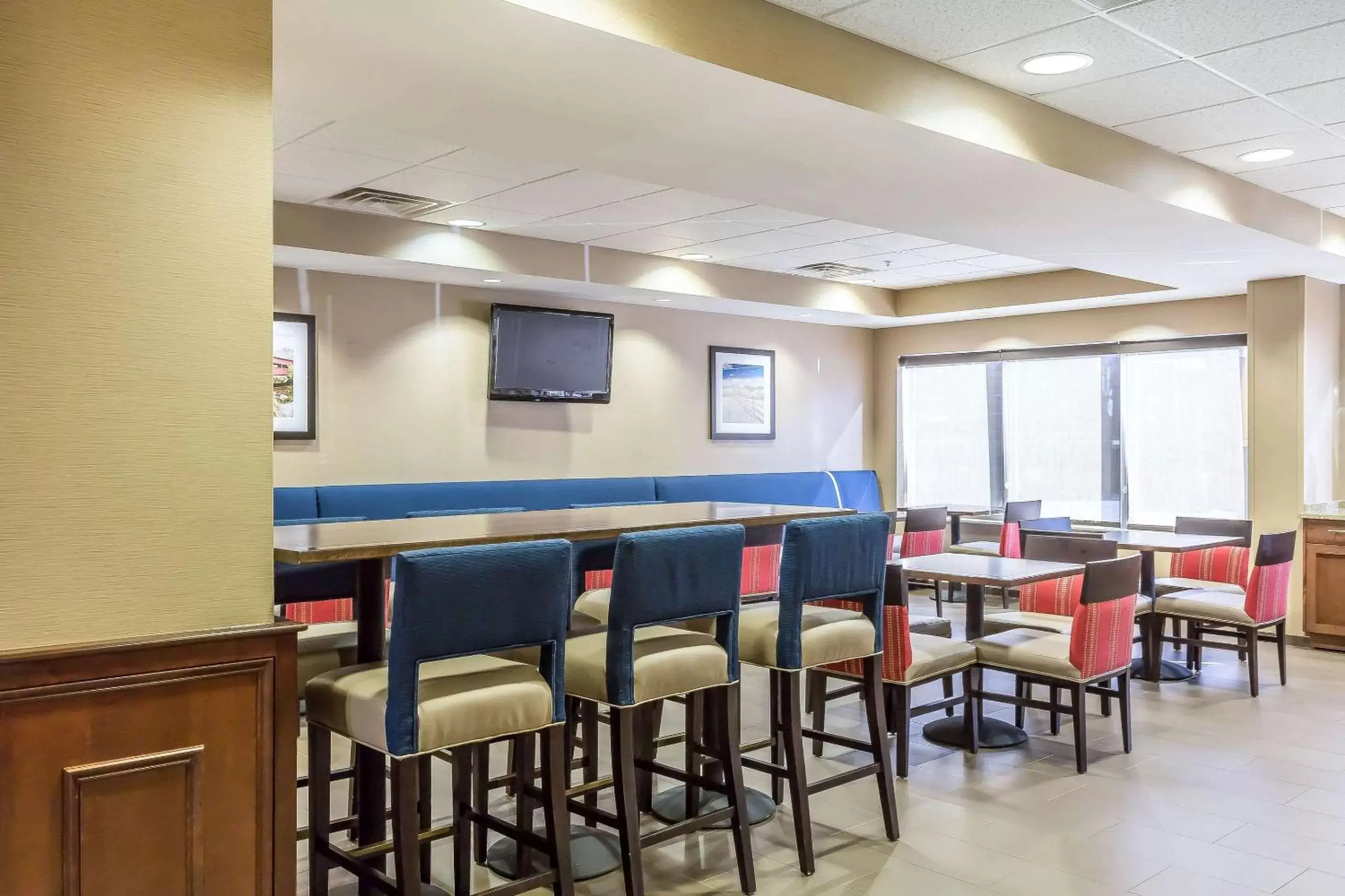 Restaurant/Places to Eat in Comfort Inn