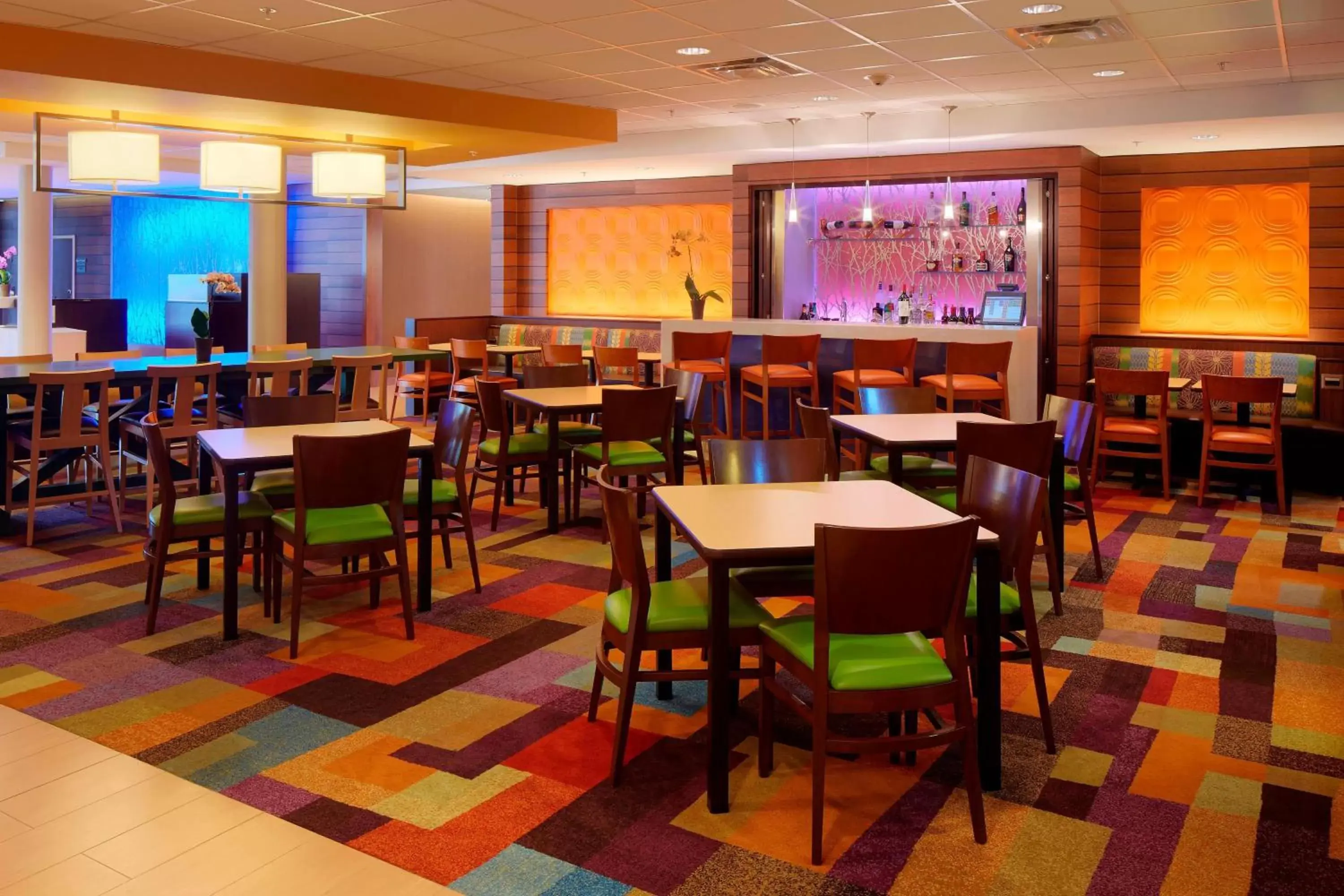 Breakfast, Restaurant/Places to Eat in Fairfield Inn & Suites by Marriott Springfield Northampton/Amherst