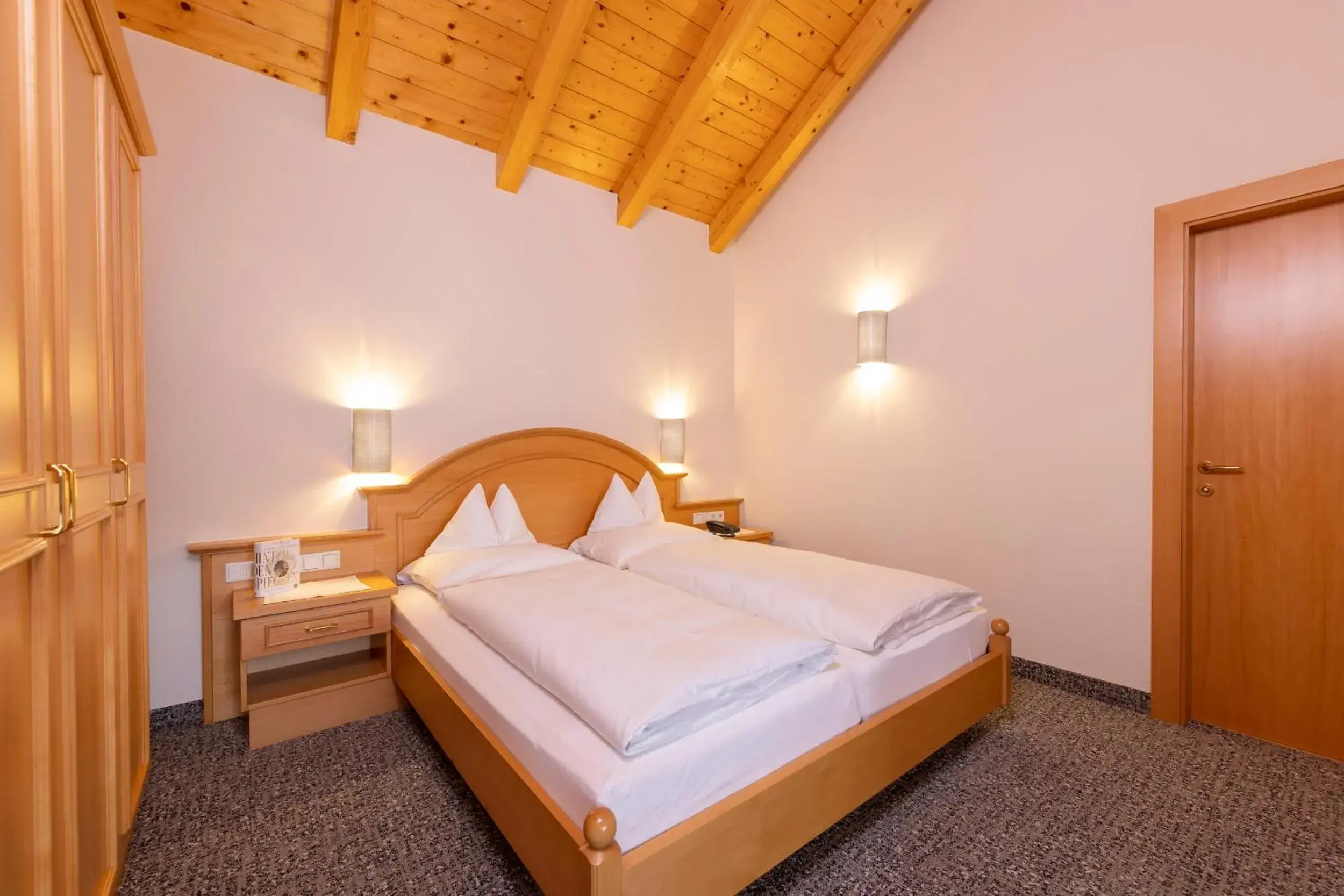 Bed in Parkhotel Seefeld