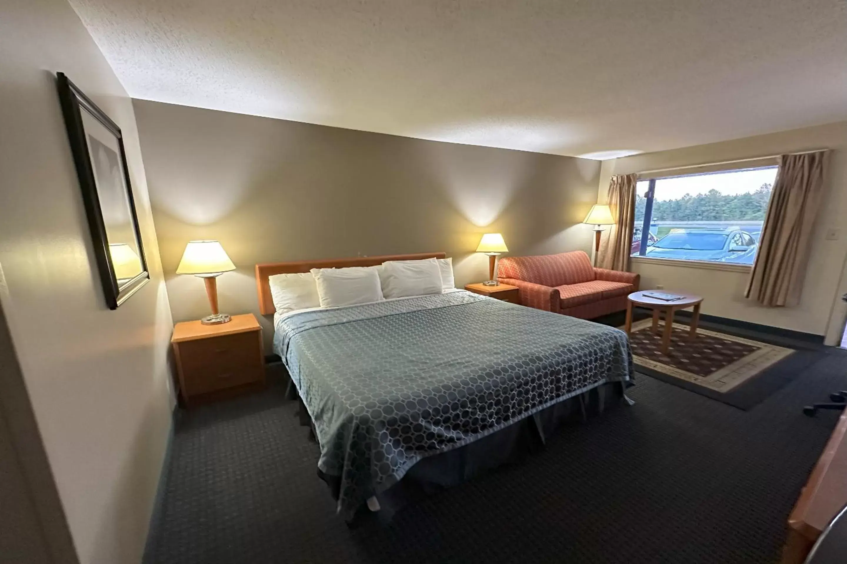 King Suite in SPORTSMAN's INN - Call 252-793-3095