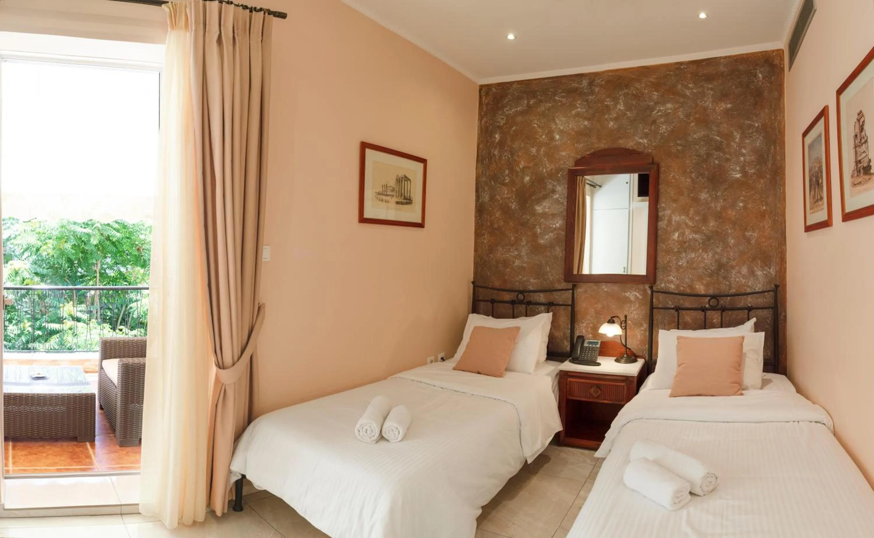 Balcony/Terrace, Bed in Marble House