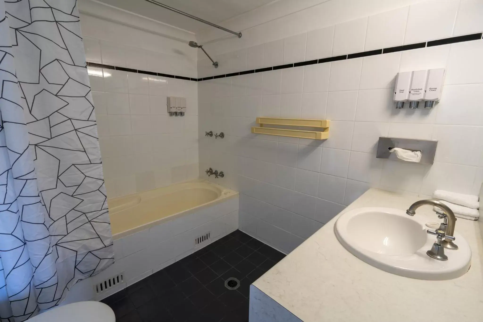 Bathroom in Golf Place Inn Wollongong