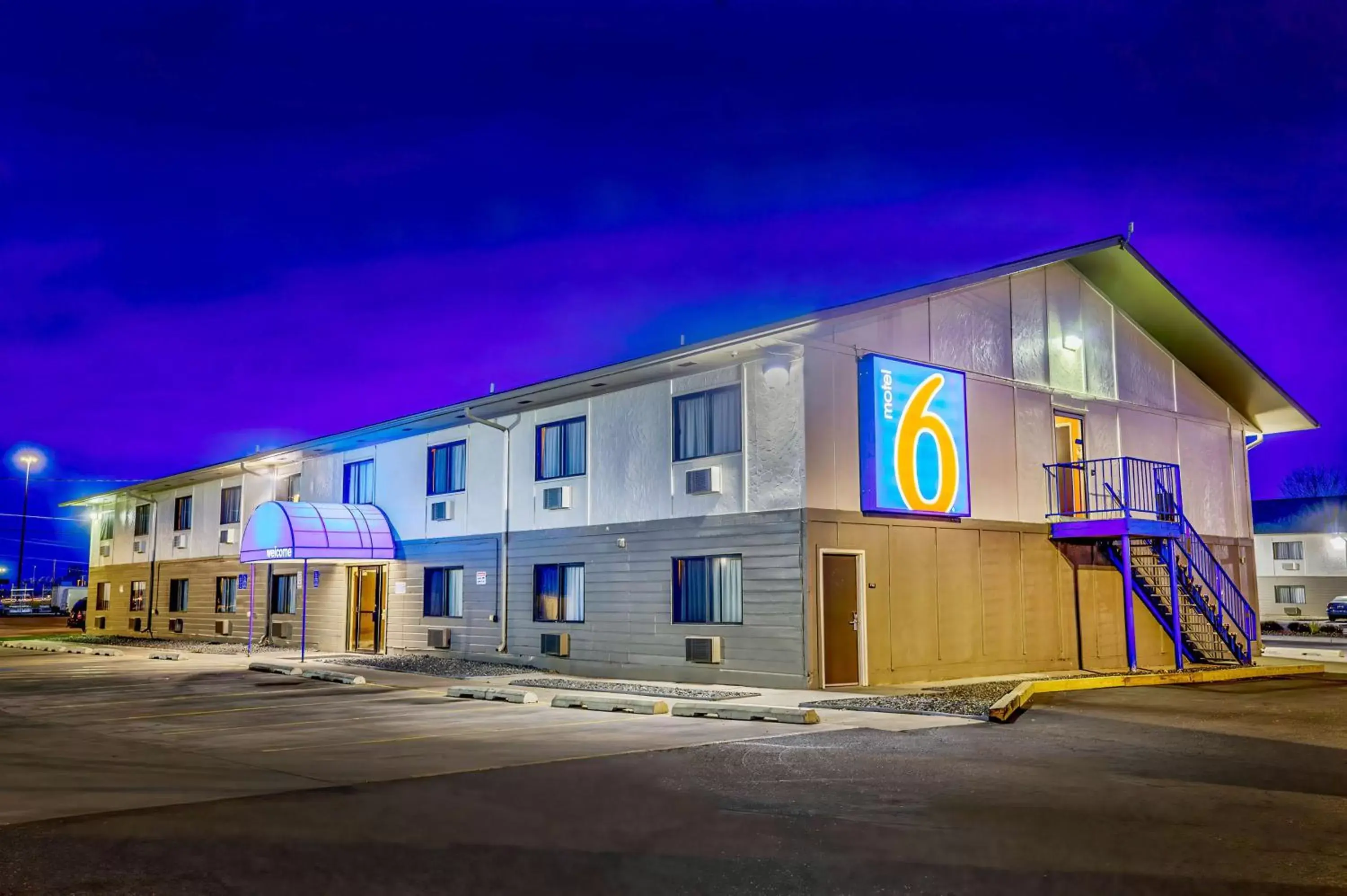 Property Building in Motel 6 Duluth, MN