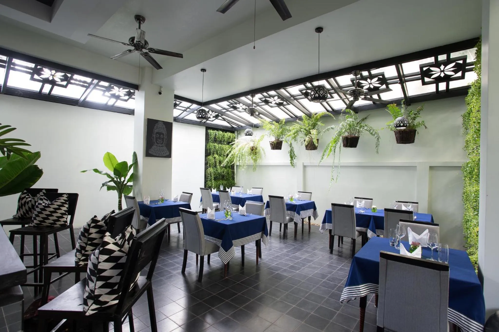 Restaurant/places to eat in Monthara Angkor Residence