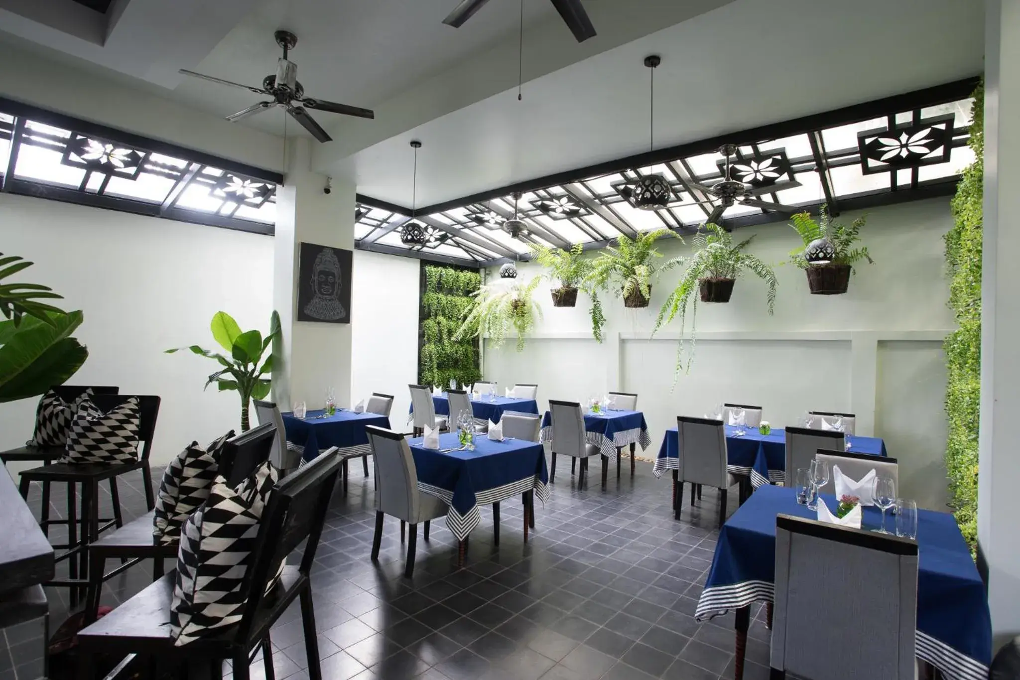 Restaurant/Places to Eat in Monthara Angkor Residence