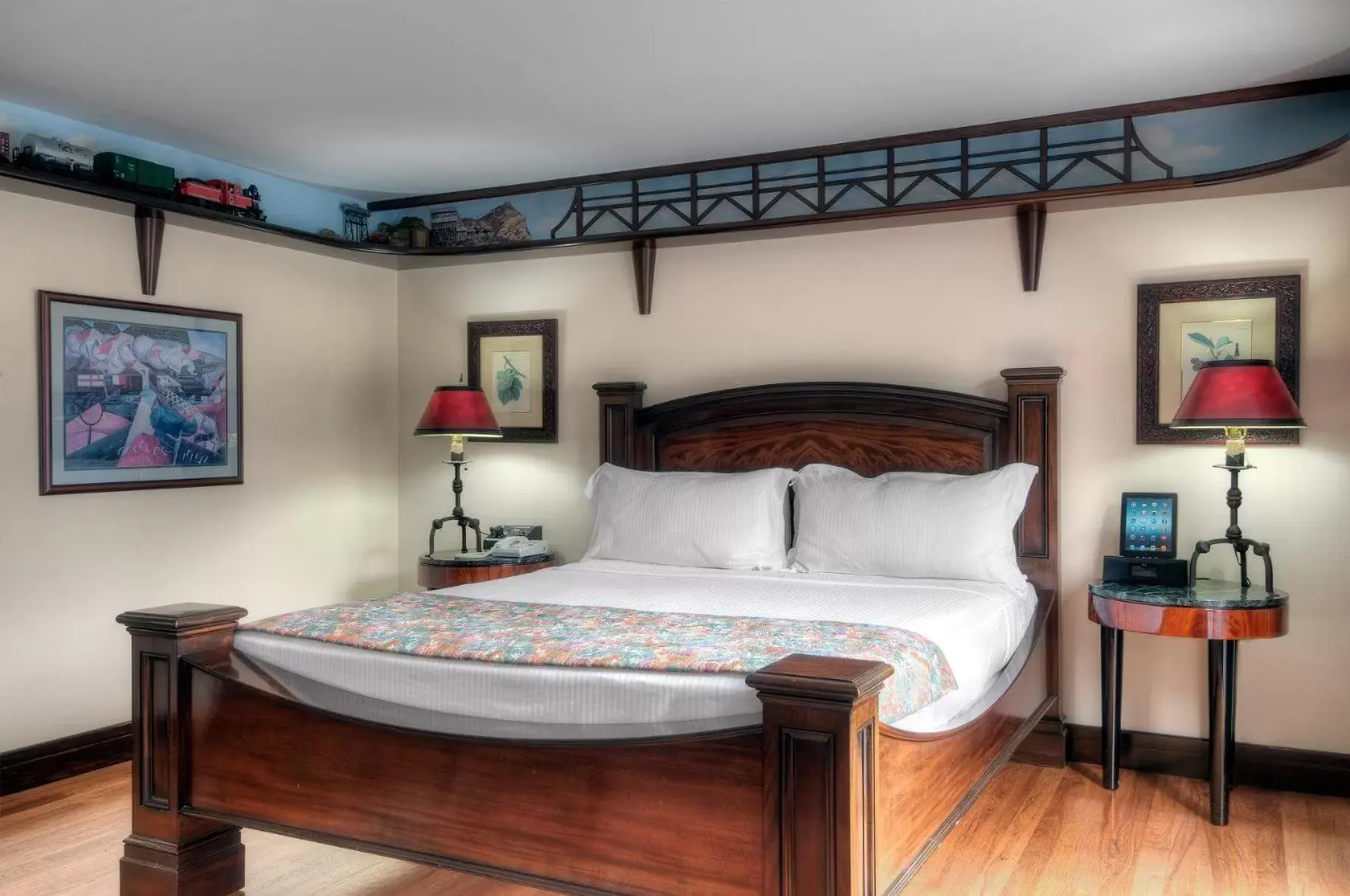 Bed in Dinah's Garden Hotel