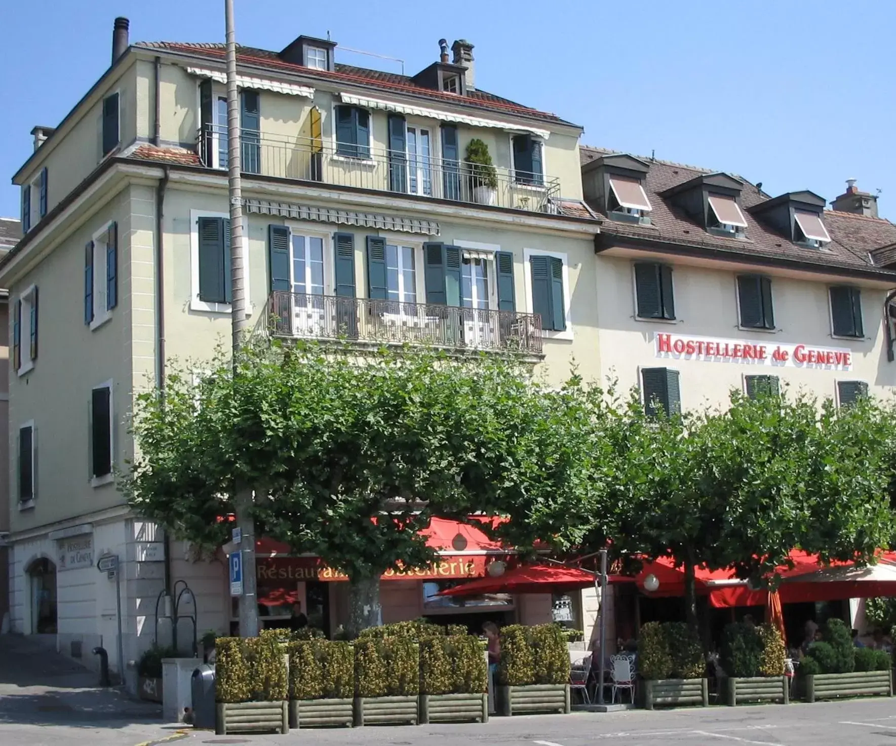 Facade/entrance, Property Building in Hostellerie de Genève