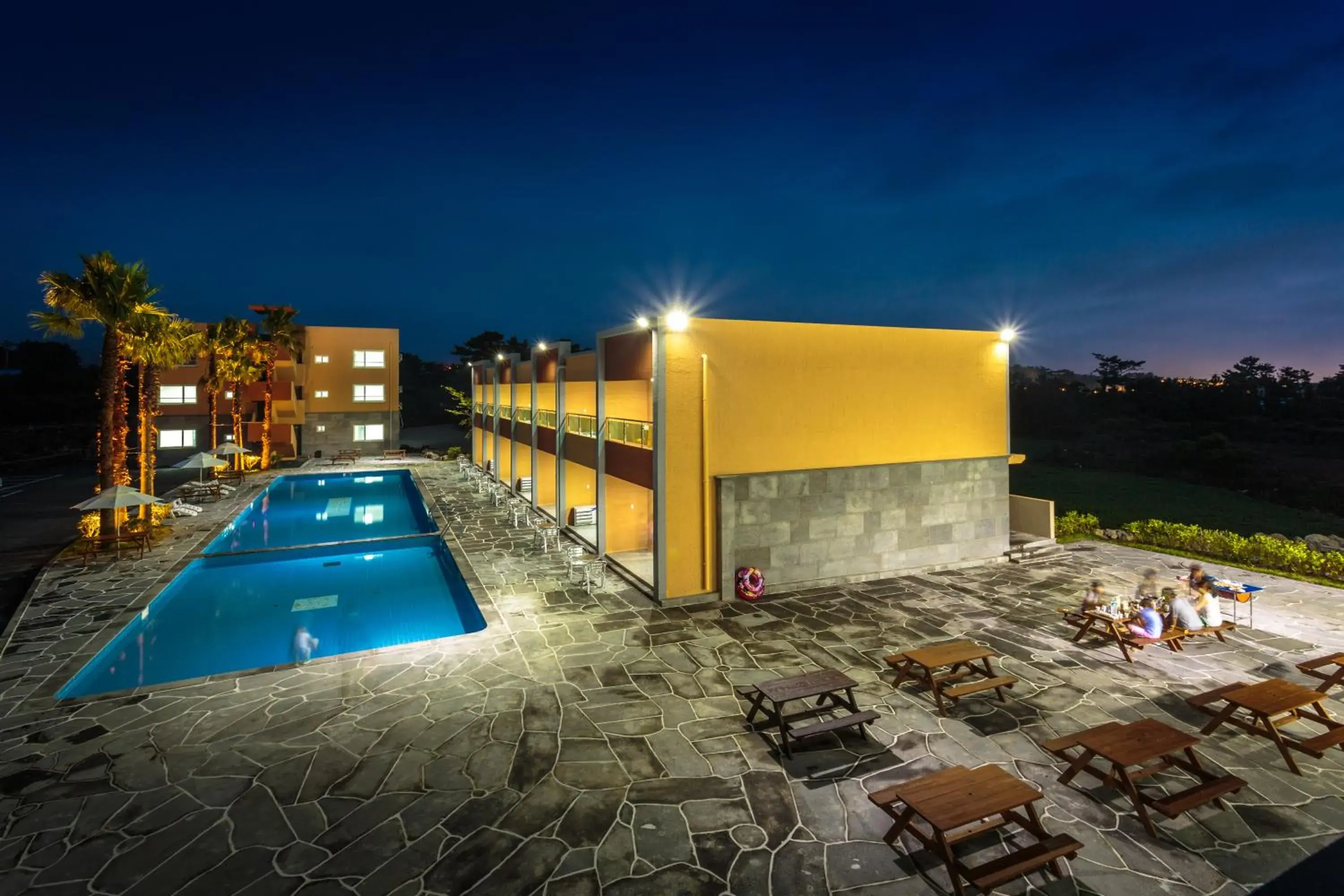 Night, Swimming Pool in Suandsu Hotel