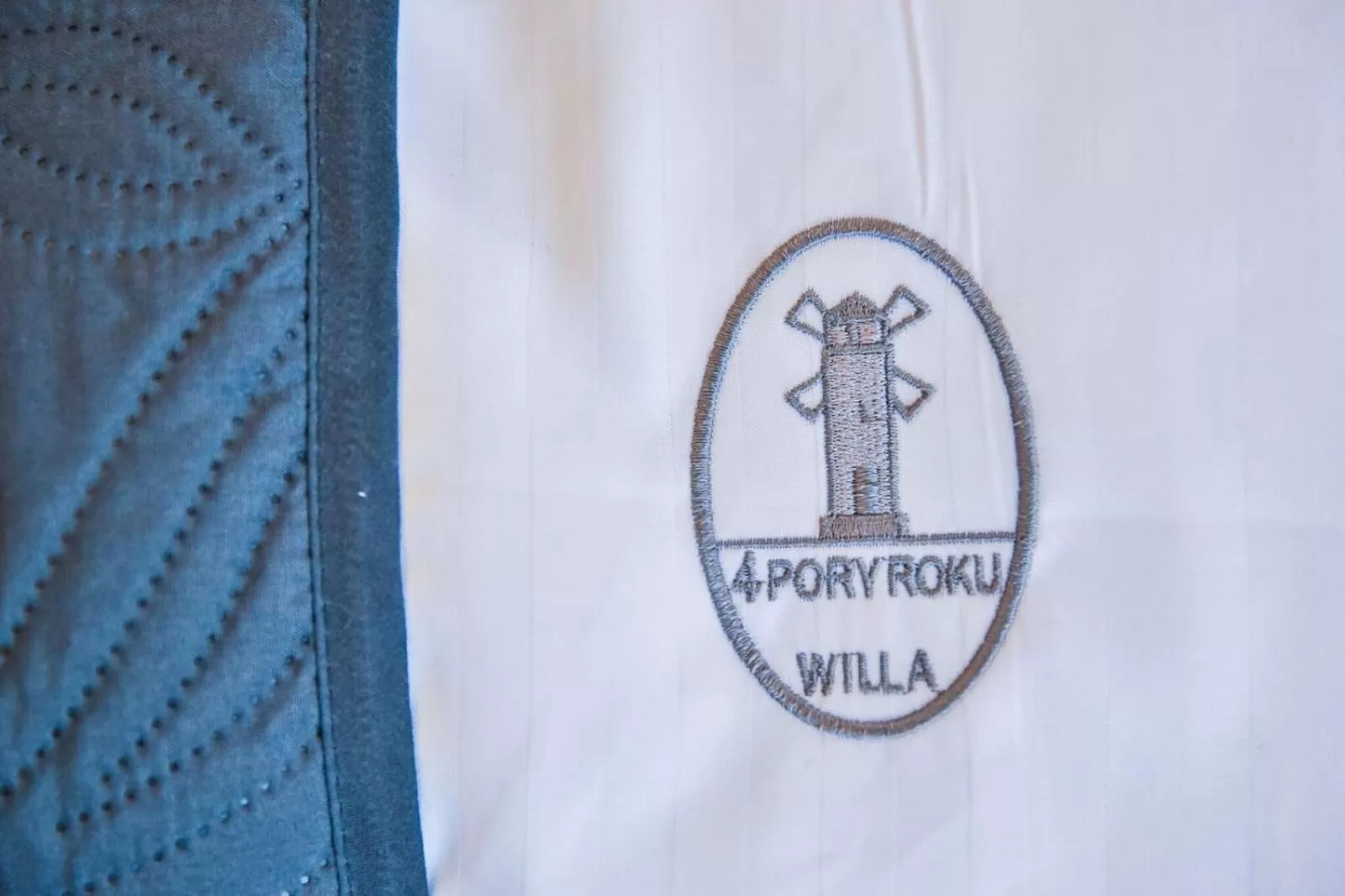 Logo/Certificate/Sign in Willa 4 Pory Roku & Uznam