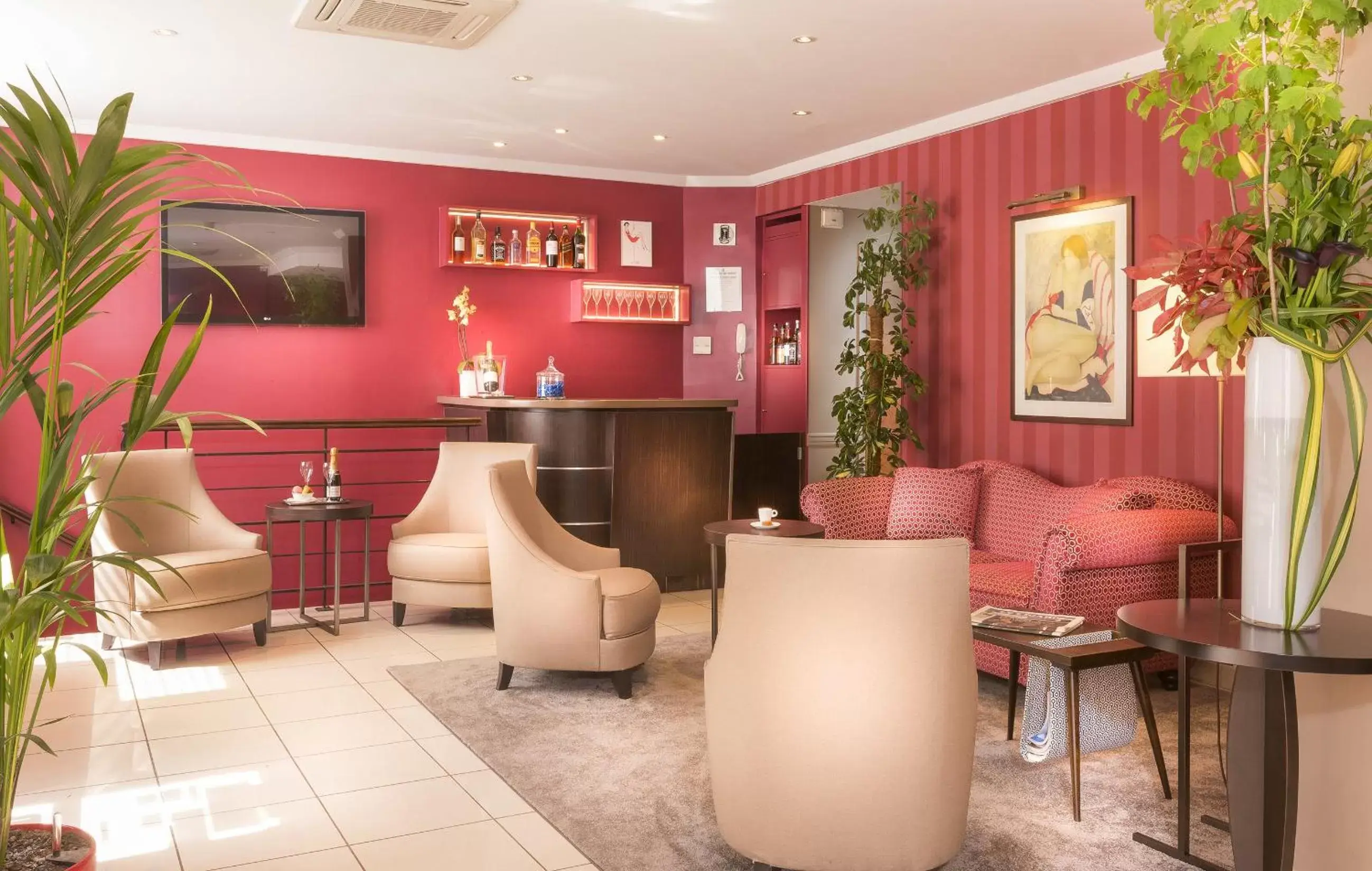 Communal lounge/ TV room, Lobby/Reception in Europe Hotel Paris Eiffel